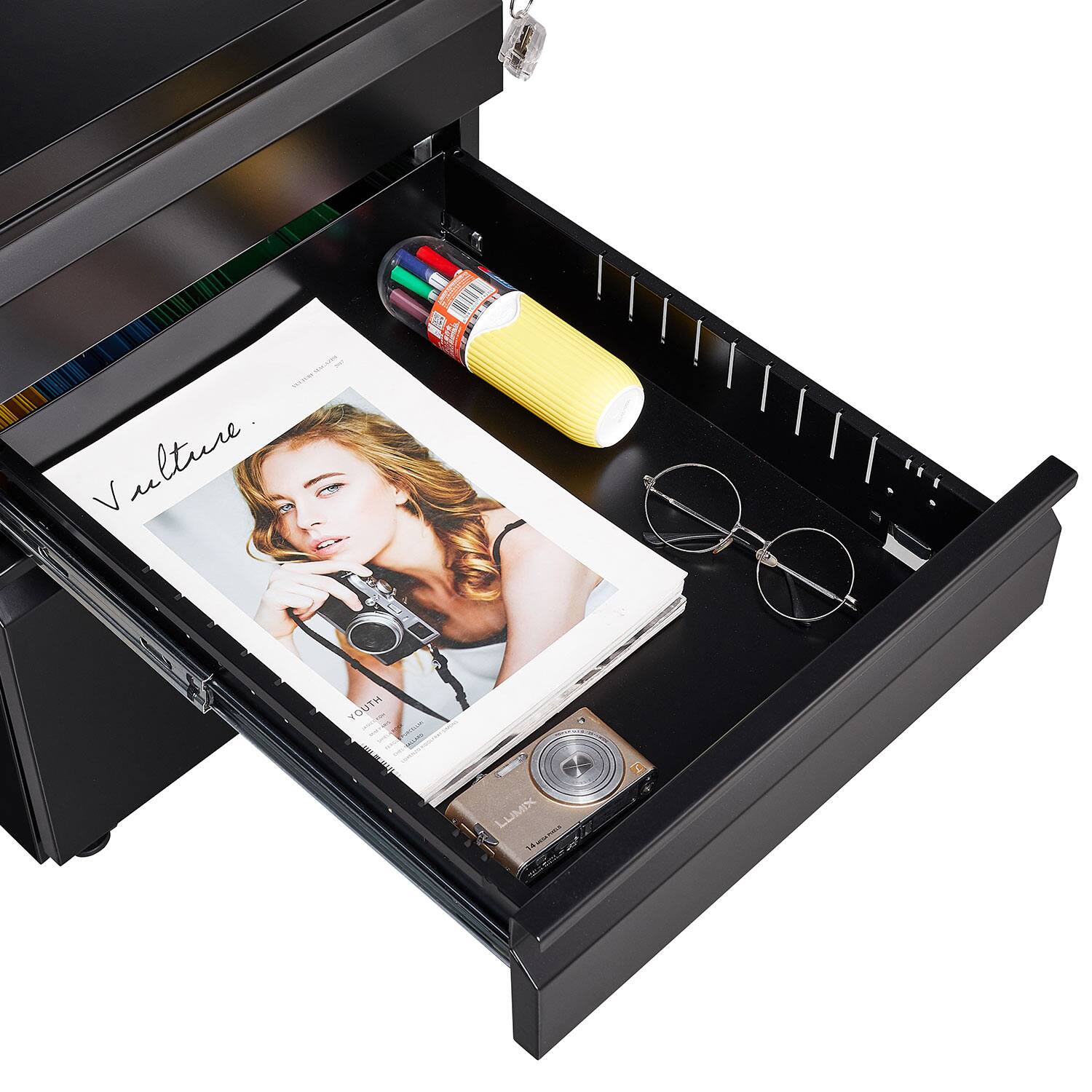 Vulture  
YOUTH  
LUMIX