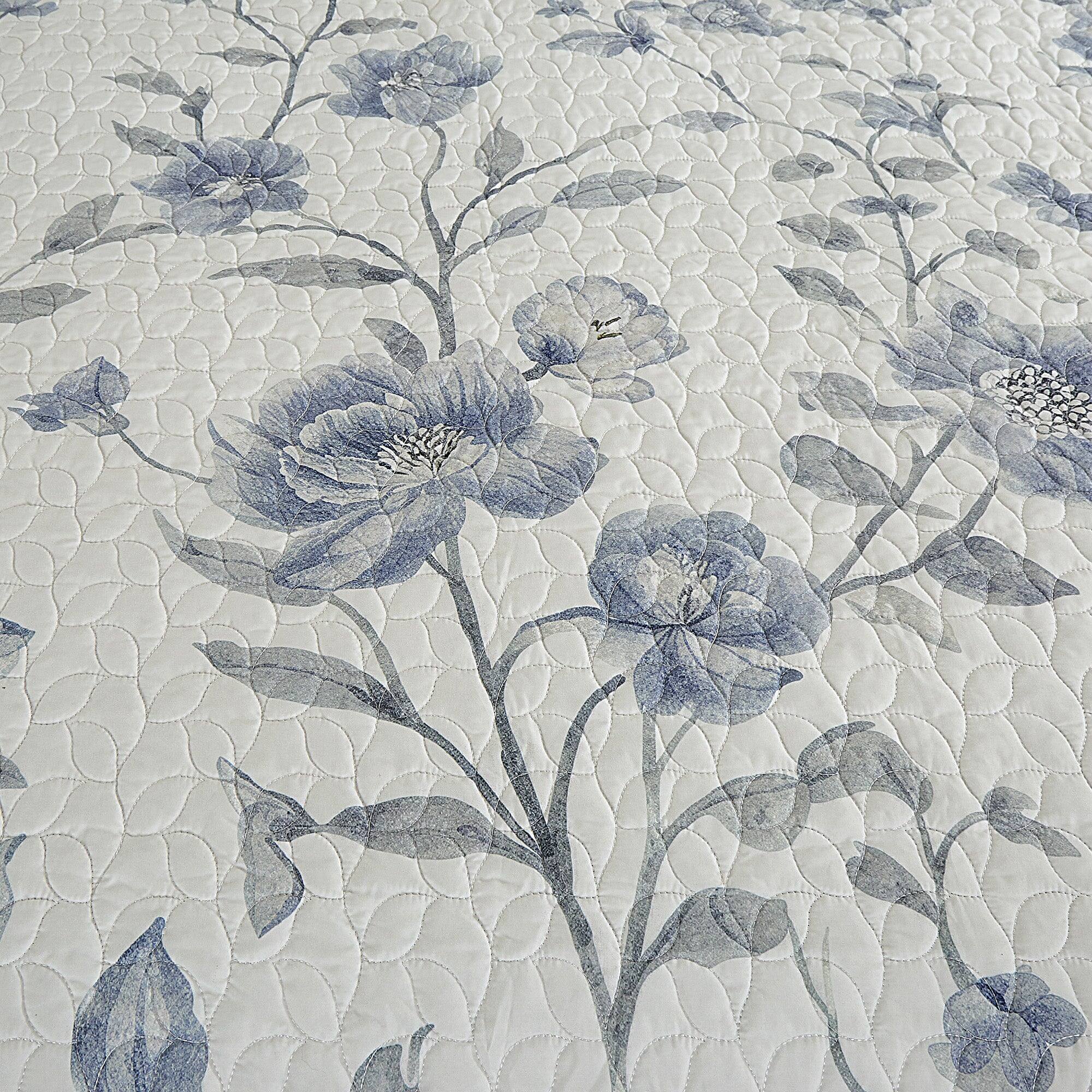Angle. MarCielo - MarCielo 3 Piece Lightweight Quilt Bedspread Set Reversible Floral Botanical - Blue Peony.