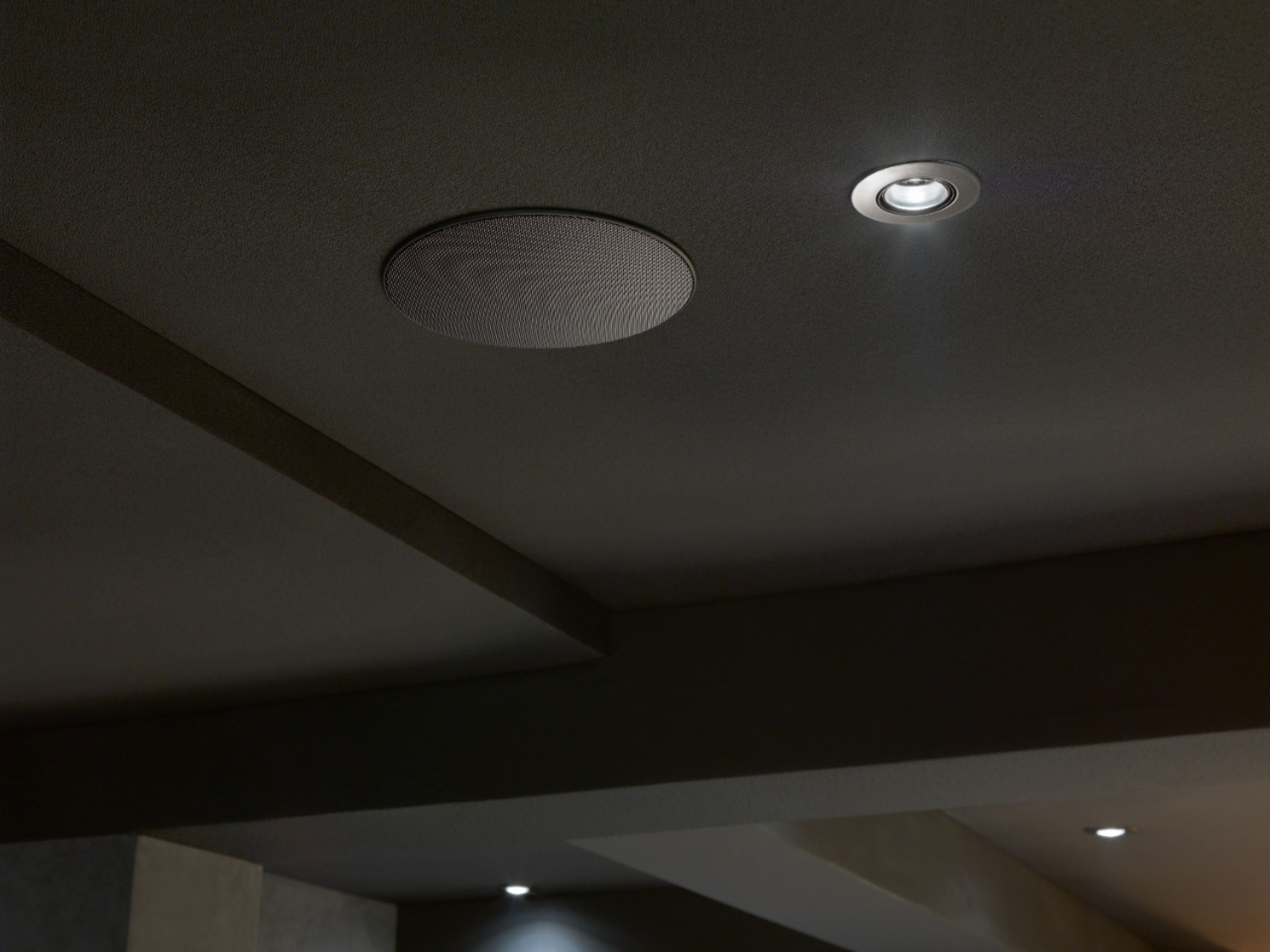 b and w ceiling speakers