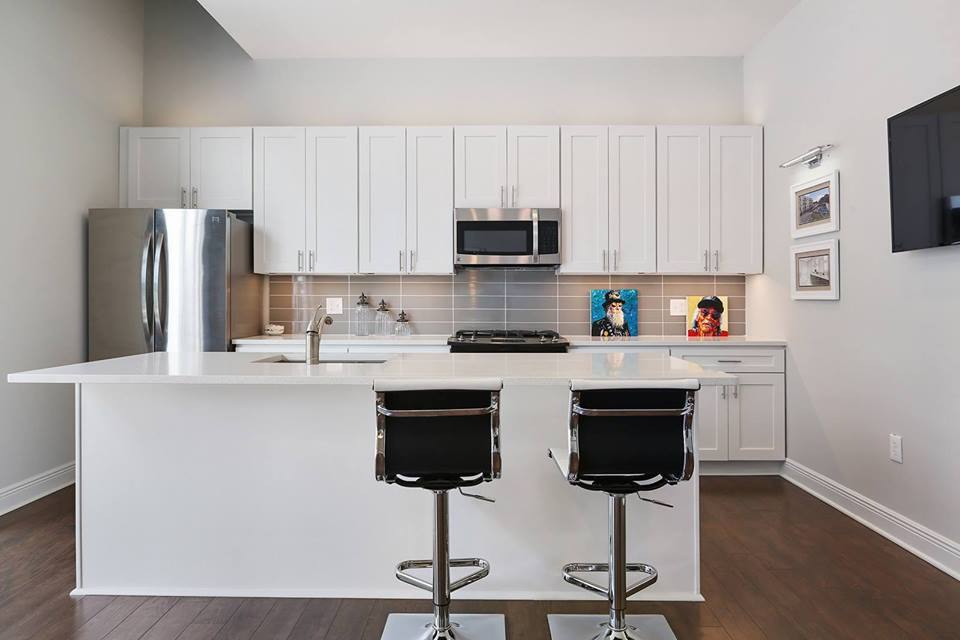 Angle. Boyel Living - 24 Inch White Shaker Base Cabinet with Full Overlay and Soft Close Hinges - White Shaker.