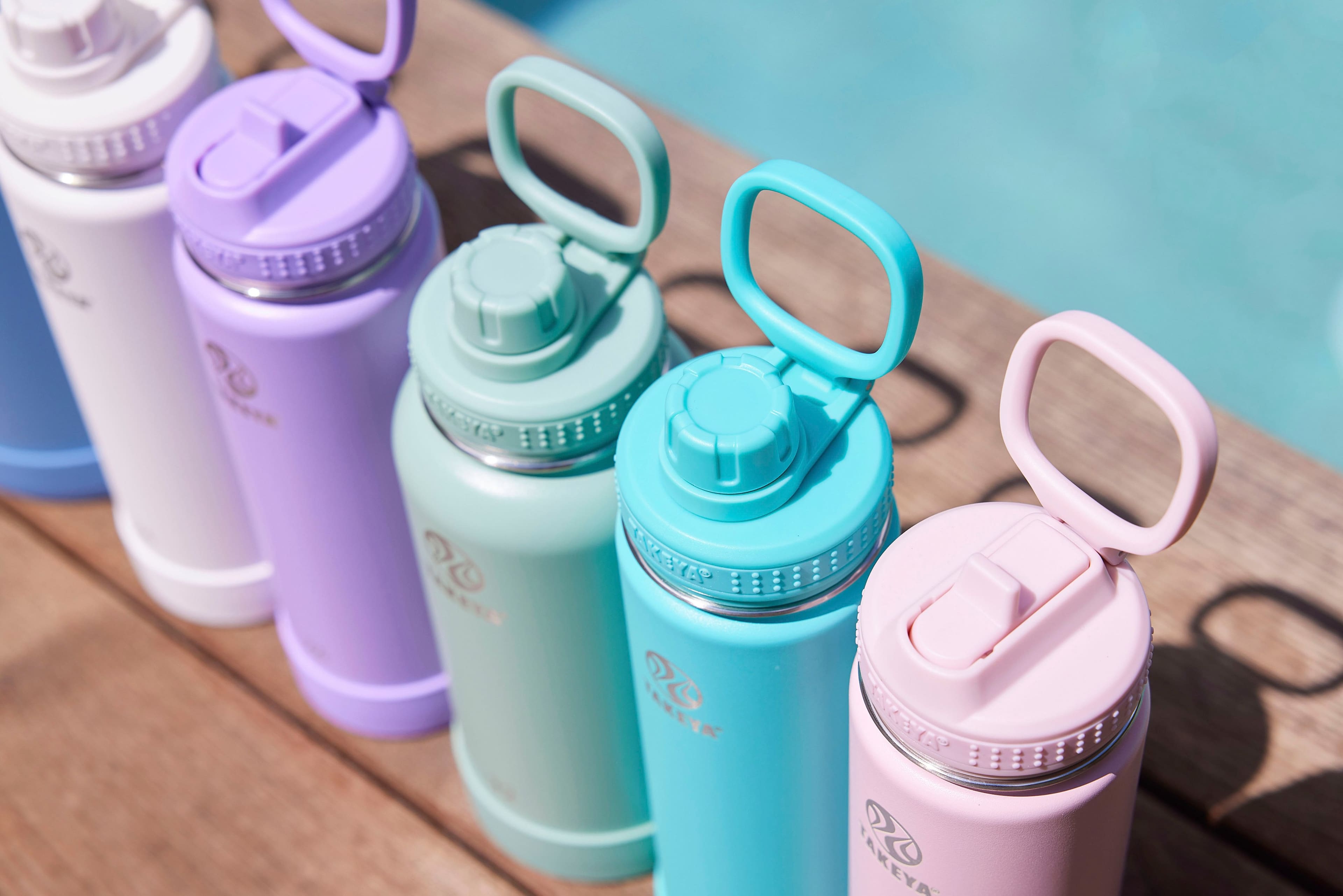 The text on the image reads "E CRRAR SE AKEYA 9) TKEYA." However, it appears to be a random combination of words without any coherent meaning.