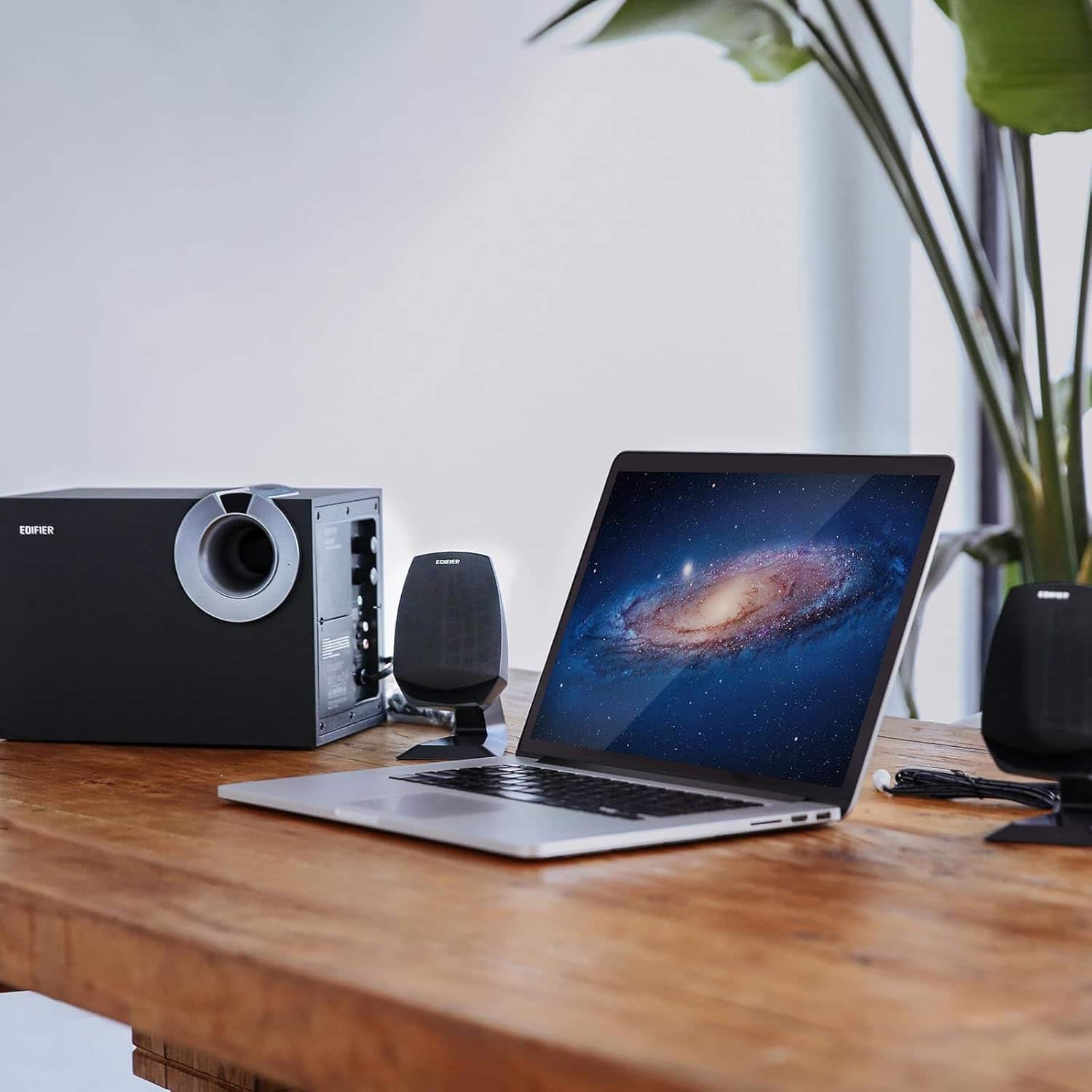 Angle. Edifier - M201BT 2.1 Bluetooth Multimedia Speaker System (3-Piece) - Black.