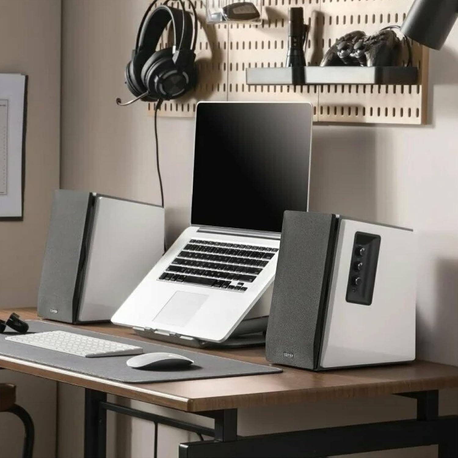 Angle. Edifier - R1700BT 4" 66-Watt Powered Bookshelf Speaker (Pair) - White.