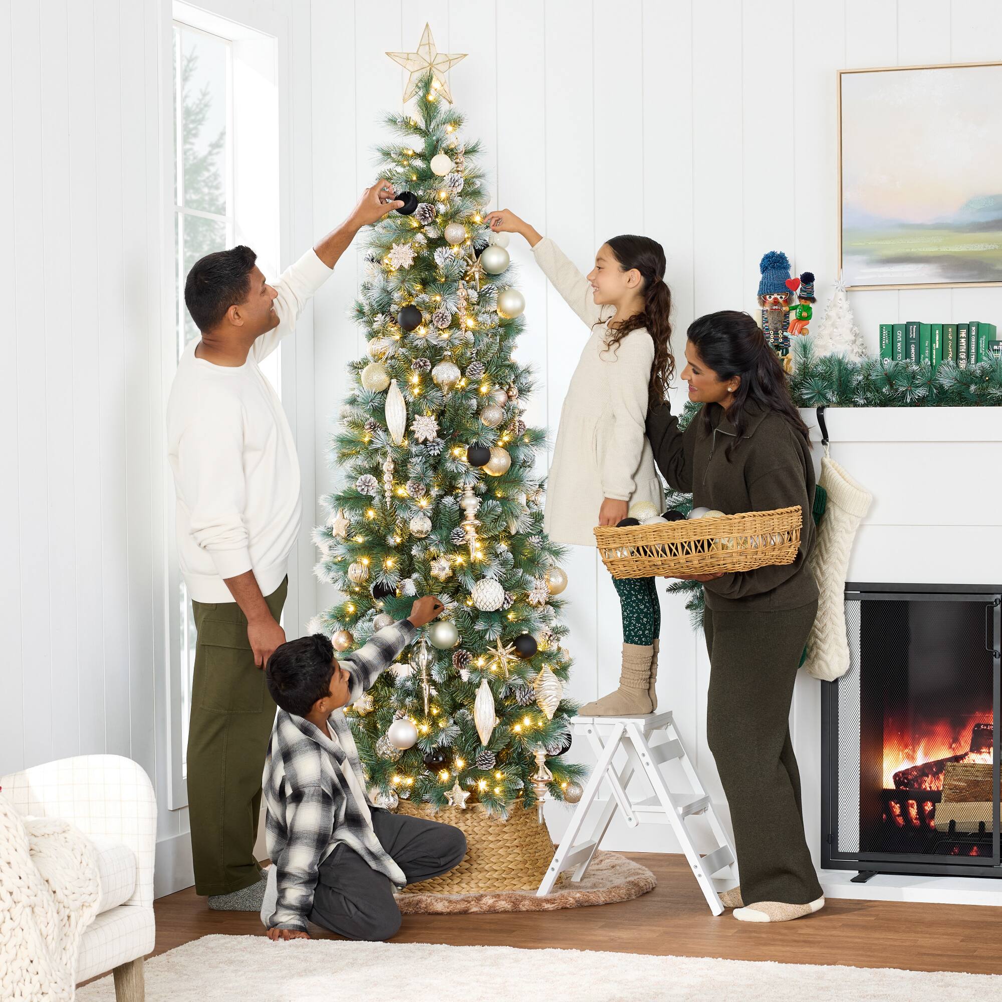 The text "CHMENEE NEN" appears to be a mix of letters and doesn't form a coherent word. If you meant to write something specific, please provide the correct text or context so I can assist you better.