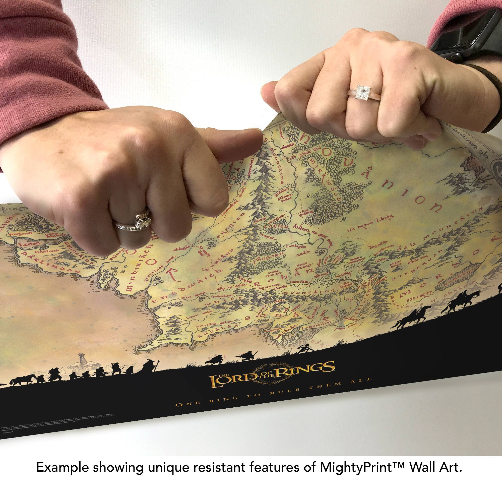 g 1 VOC Lne n MOUREAT  slat Sunlina ANLOO Aees Minhiniach peFe prarteal  h   Pe  n F de PAN SNED SAse  72 S  pcnvnd hnh de U nion R Lings mounchina nhu "" Sues  I E nu  LORD ORDPRINGS TERD  THEM ALL RULE TU BINN ONE resistant features of TM Wall Art. Example showing unique MightyPrintM