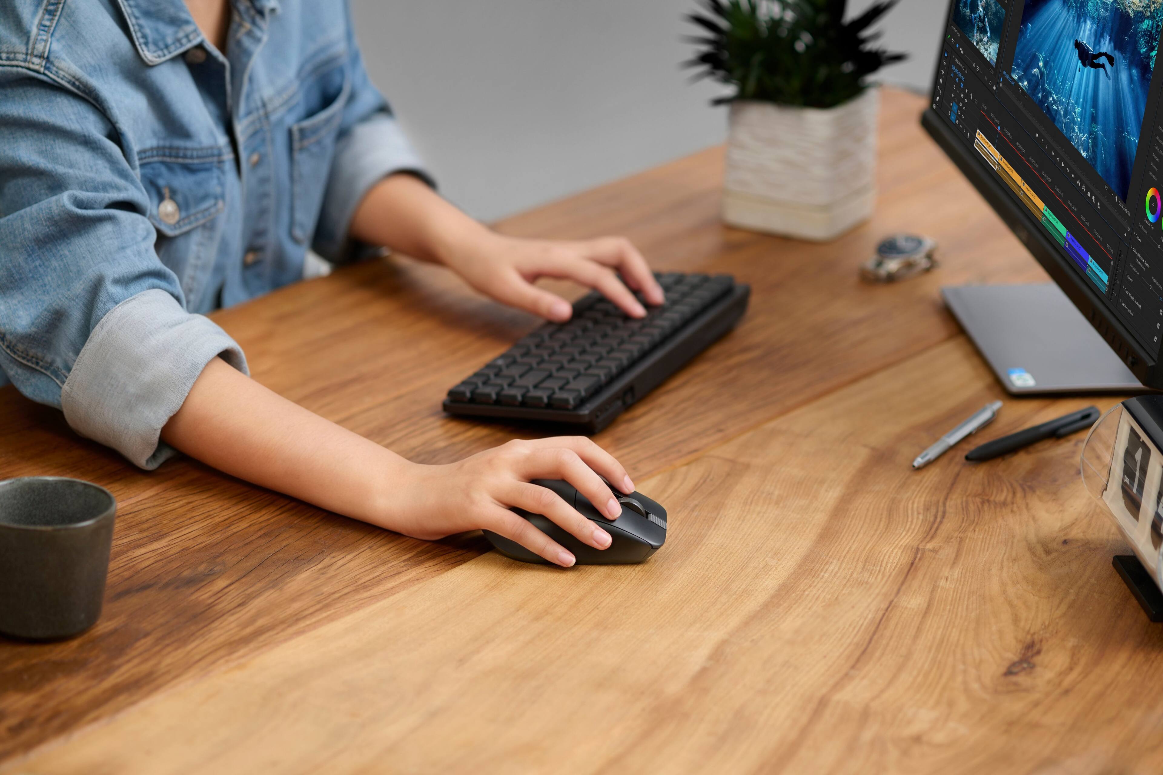 ASUS ProArt MD301 Optical Ergonomic Mouse with Hot Swappable