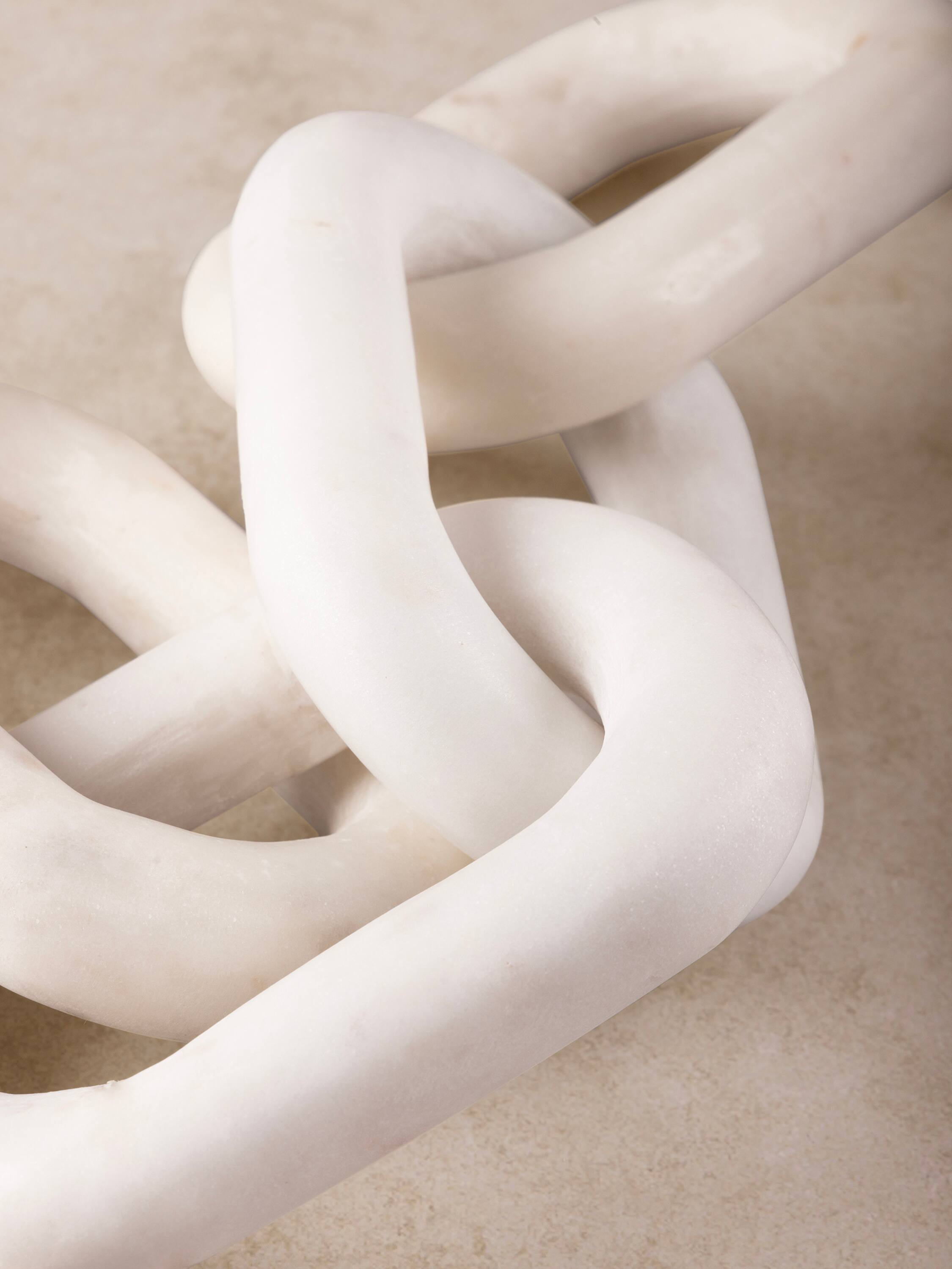 Back. GAURI KOHLI - Eternity Chain Links - Shades of white.