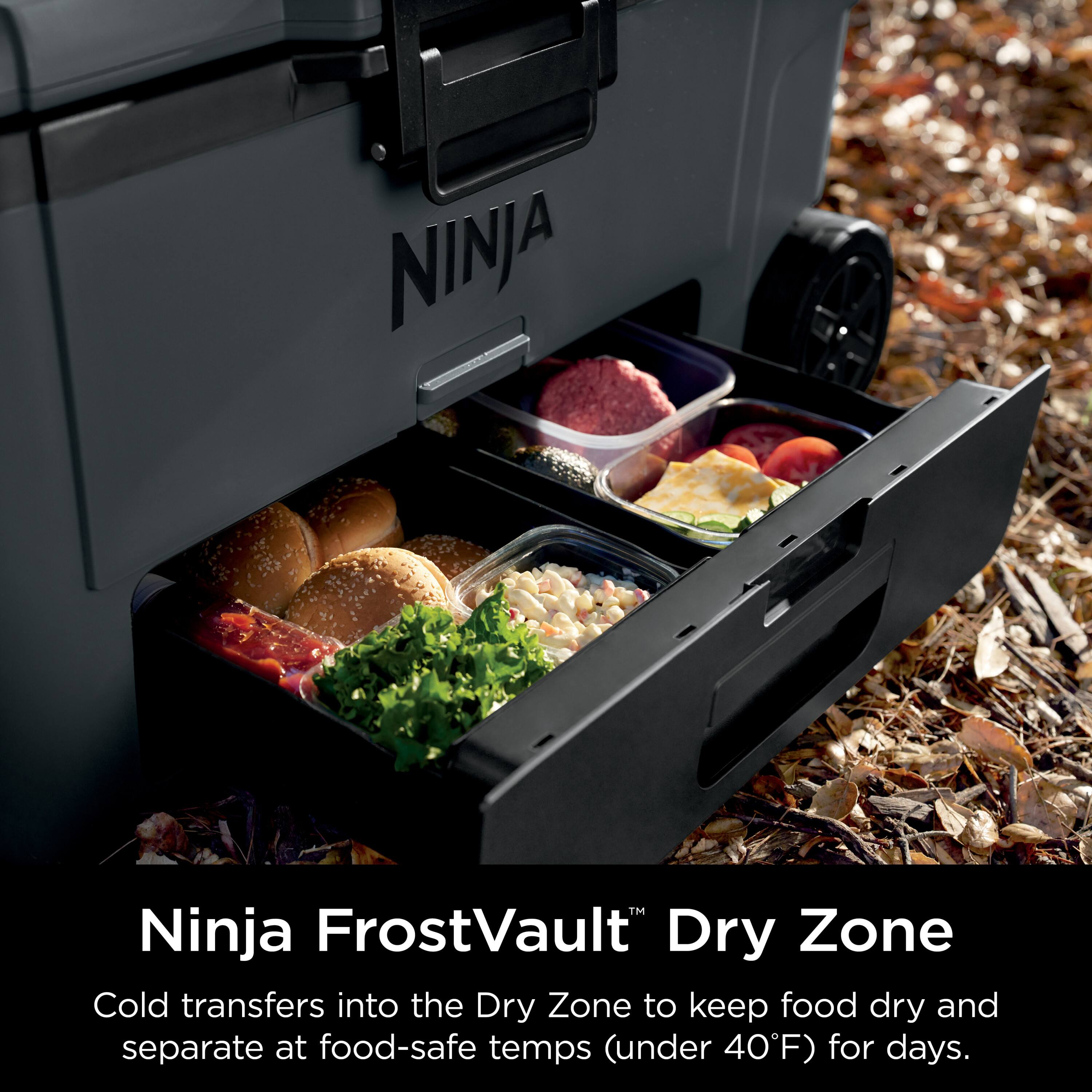 Ninja FrostVault™ Dry Zone  
Cold transfers into the Dry Zone to keep food dry and separate at food-safe temps (under 40°F) for days.