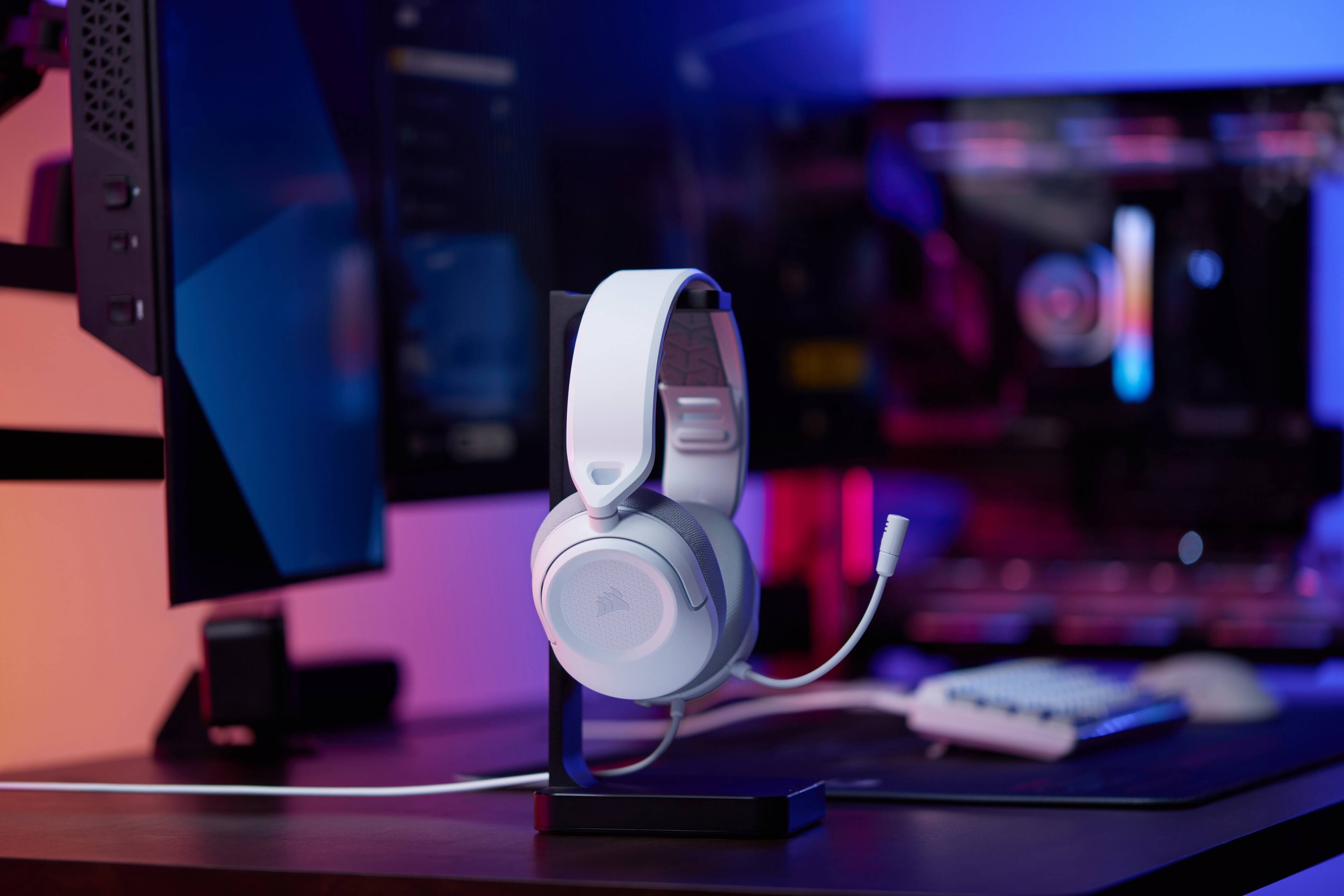 Alt View 8. CORSAIR - HS35 v3 Wired Over-the-Ear Gaming Headset for PC,Xbox One,Xbox Series X|S,PS5,PS4, Nintendo Switch and Mobile - White.