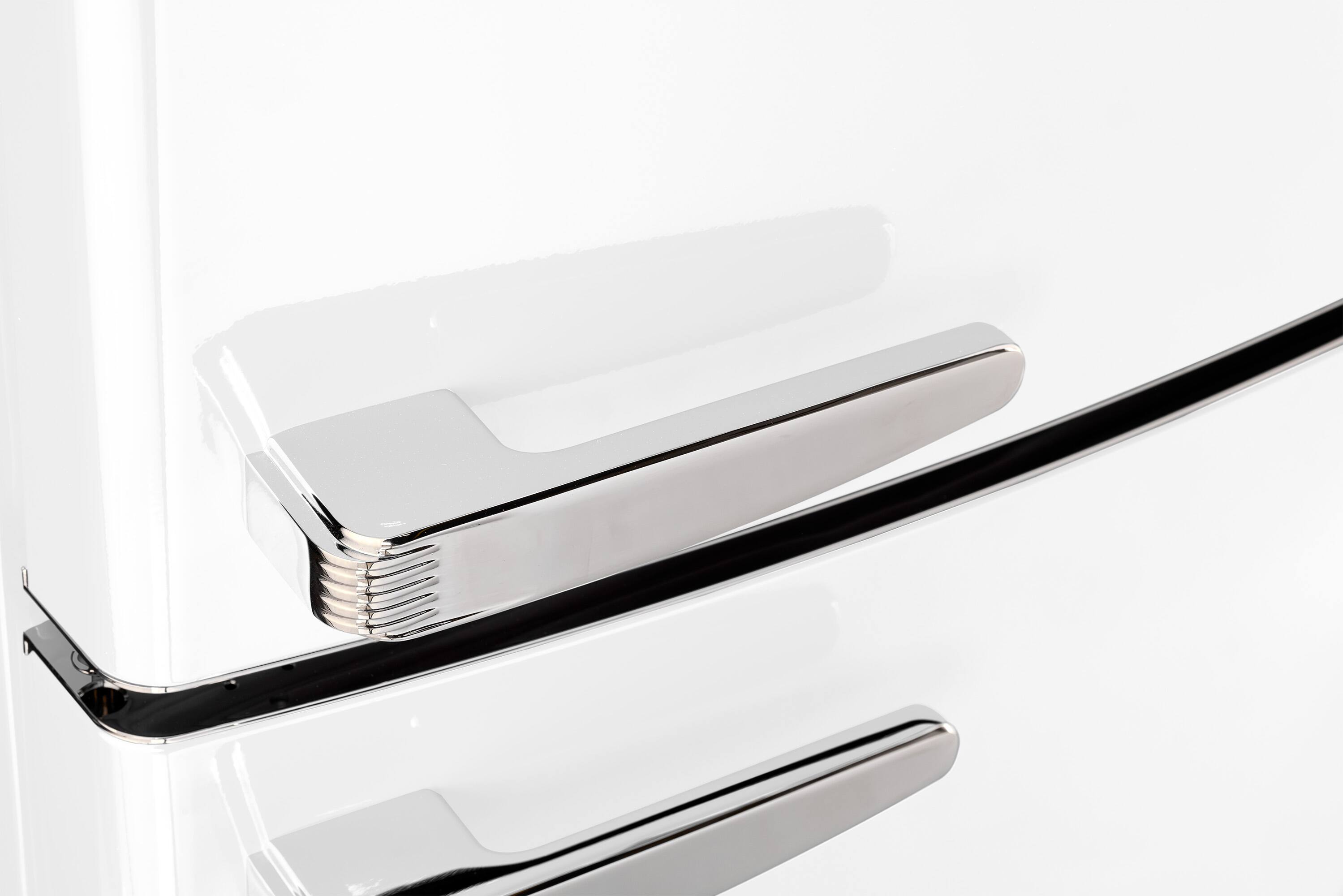 Alt View 9. Unique Appliances - Classic Retro 16.7 cu.ft Bottom Freezer Refrigerator - Marshmallow White.