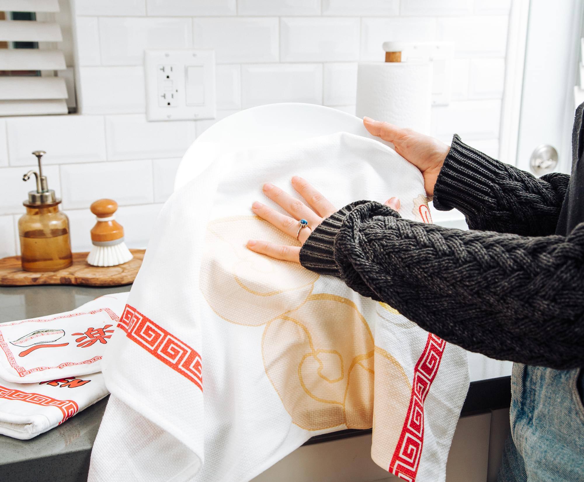 Alt View 4. Just Funky - Naruto Ichiraku Ramen 3-Piece Kitchen Set | Oven Mitt, Dish Towel, Pot Holder - White.