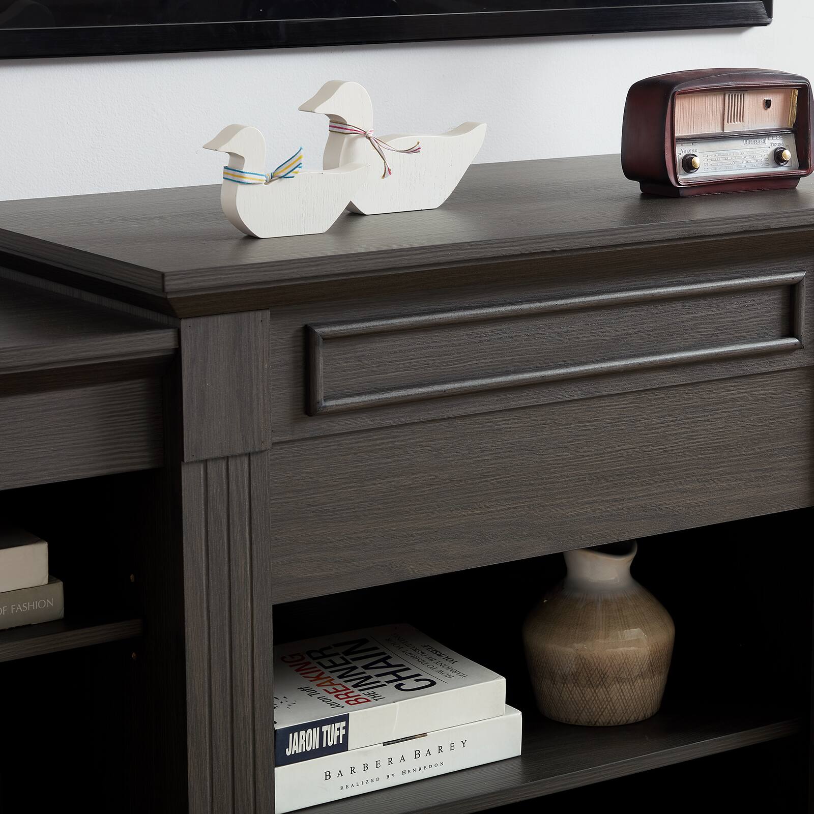 IF FASHION CHAIN  
10222% A BREAKING #  
BREA  
JARON TUFF BAREY BARBERA  
WEWEDO  
2.....