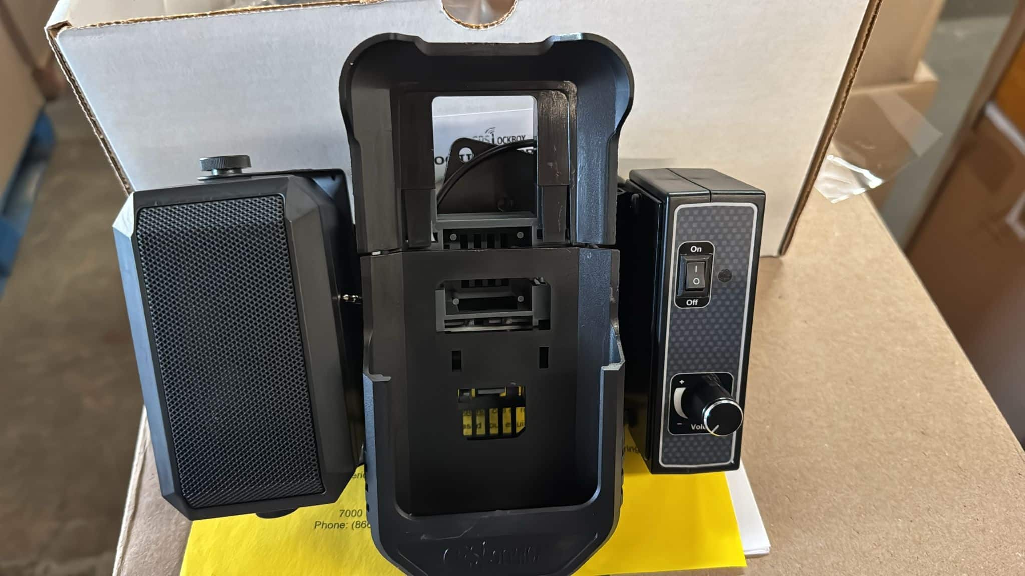 Google - GPS Lockbox Vehicle Kit with Universal Cradle and Push to Talk – - Black