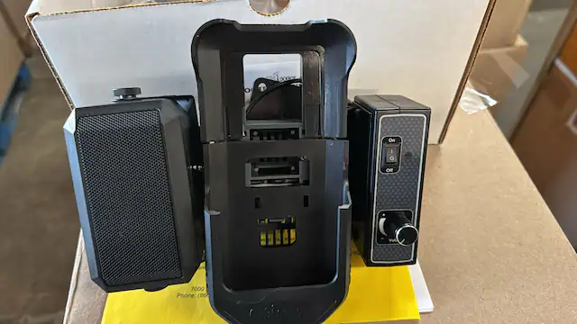 Sure, here is the corrected and grouped text from the image:
---
**7000**
**Phone: (860) 555-1234**
**On / Off**
**Vol**
**OCKBOY**
**TT**
**On / Off**
**Vol**
**Phone: (860) 555-1234**
---
This text appears to be related to a device or equipment, possibly a speaker or audio system, given the presence of volume control and power buttons.