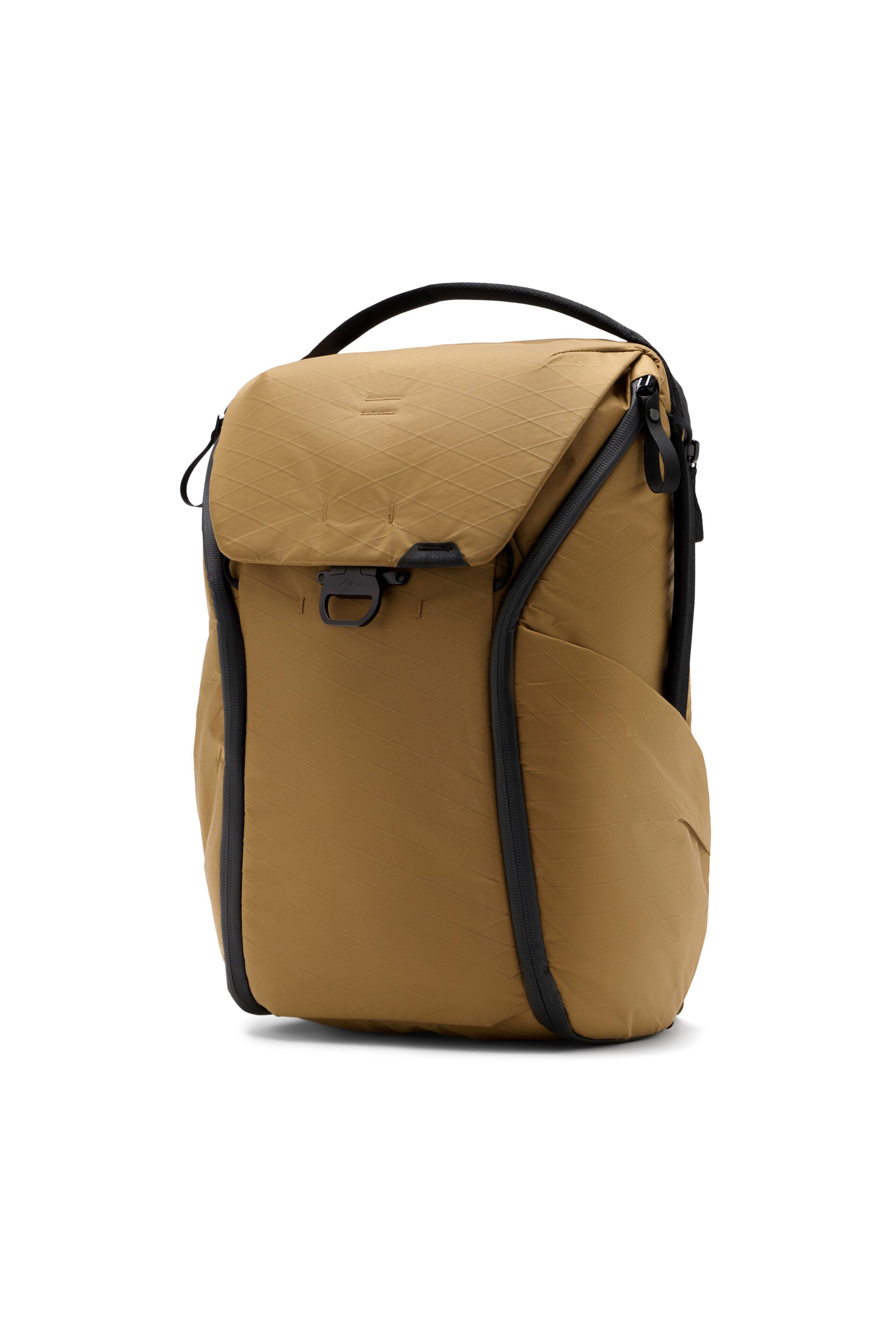 Left. Peak Design - Everyday Backpack V2 20L - Coyote.
