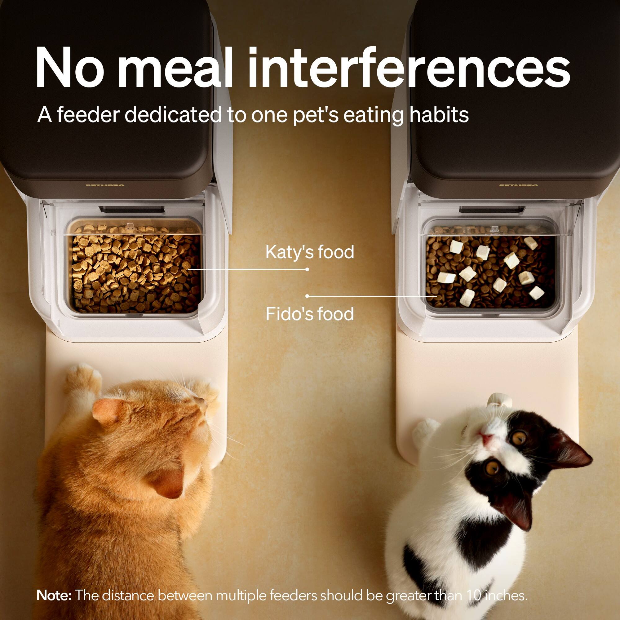 No meal interferences: A feeder dedicated to one pet's eating habits.
Wid - Katy's food:
Fido's food: