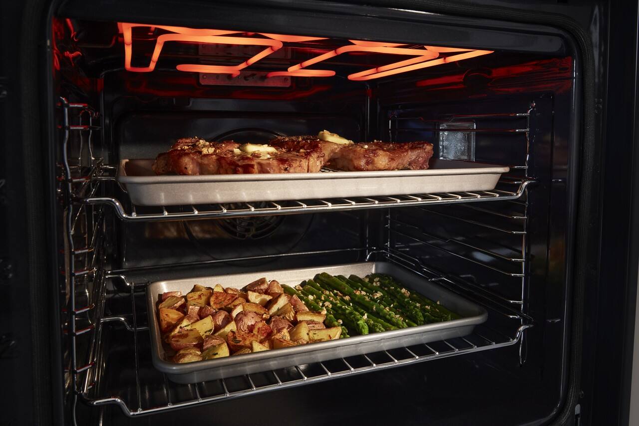 Alt View 5. Whirlpool - 24 in. Built-In Double Electric Convection Wall Oven with WiFi - Black.
