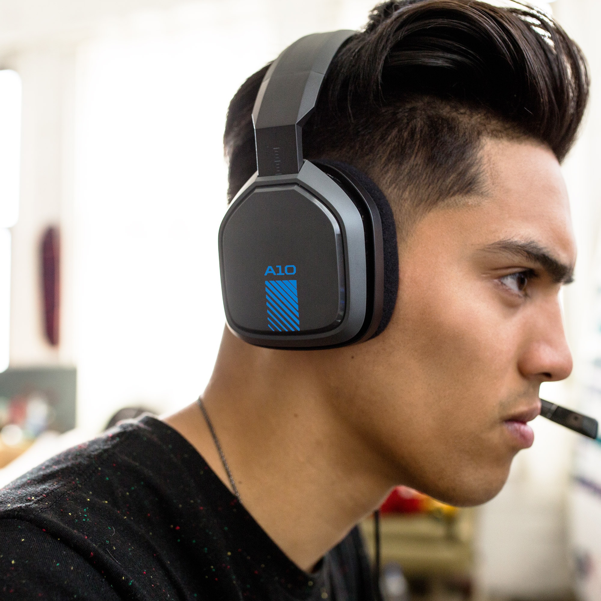 Alt View 13. Astro Gaming - A10 Wired Stereo Over-the-Ear Gaming Headset for PS4 & PS5 with Flip-to-Mute Mic - Black/Blue.