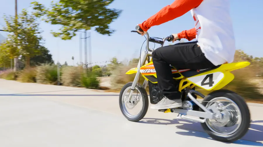 Razor MX650 Dirt Rocket Off Road Motocross Bike w/10 miles max ...