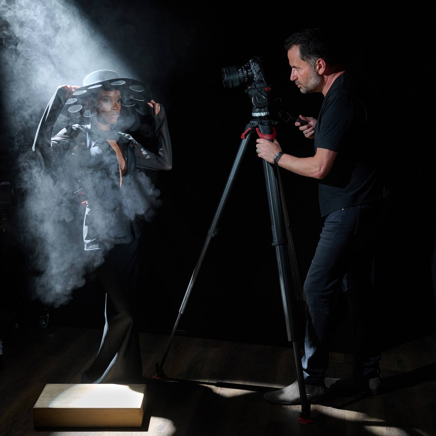 Alt View 6. Nikon - Z8 Professional Full Frame Mirrorless 8K Video Hybrid Camera Body Bundle.