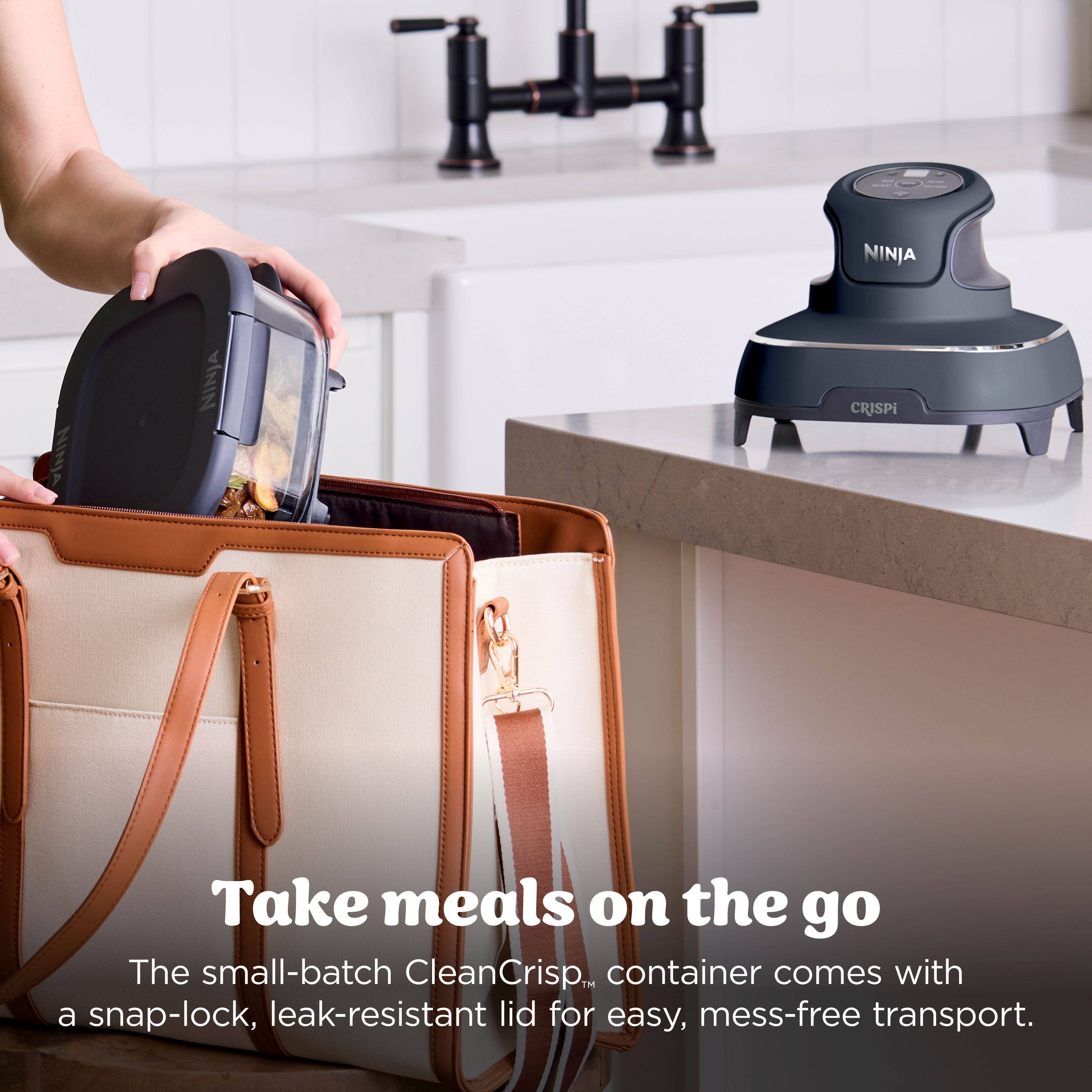 NINJA NINJA 4 NINJA CRISPi

Take meals on the go

The small-batch CleanCrisp™ container comes with a snap-lock, leak-resistant lid for easy, mess-free transport.