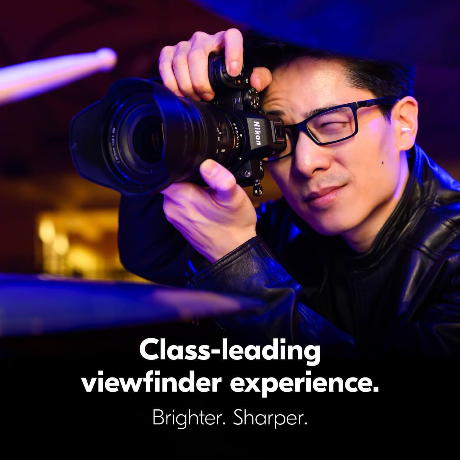 Class-leading viewfinder experience.  
Brighter. Sharper.