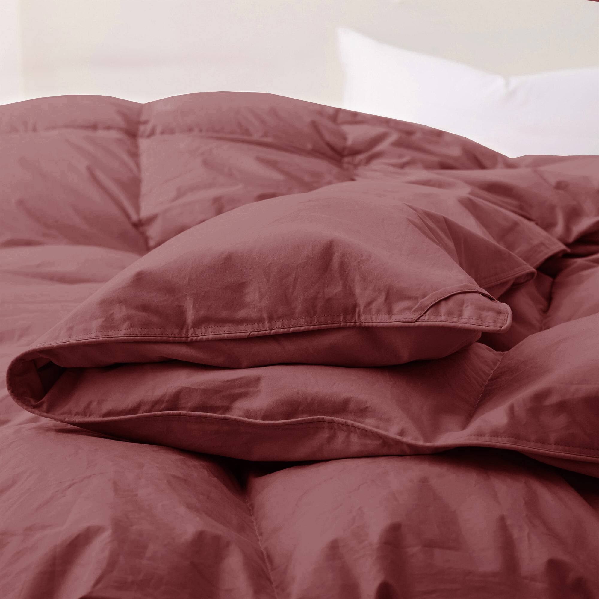 Back. Puredown - Puredown All Season Organic Cotton Down & Feather Comforter Made in Germany, Red, Twin - Red.