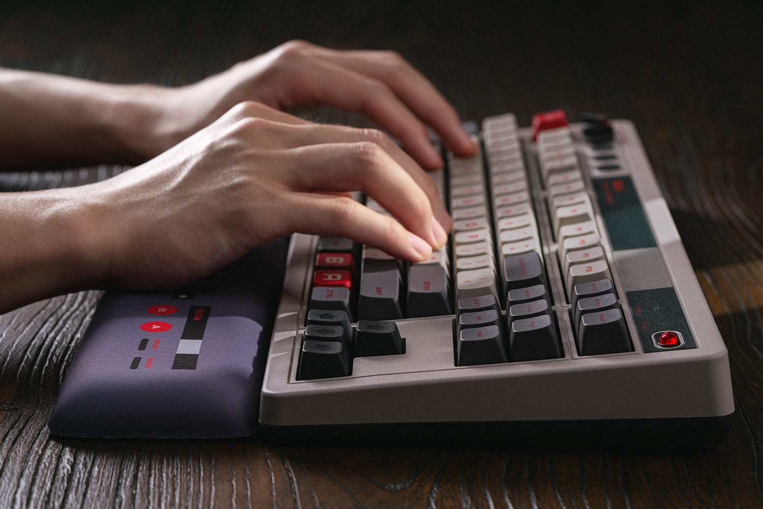 Alt View 15. 8BitDo - Retro Mechanical Keyboard - M Edition.