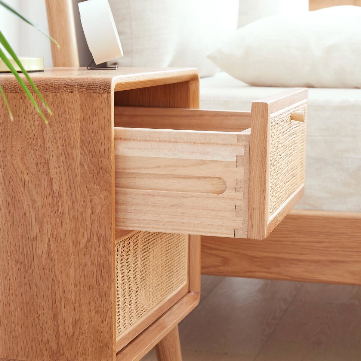 Left. Loheer - Loheer Solid Oak Nightstand Natural Wood Bedside Cabinet with Rattan Drawer Fronts - Natural.