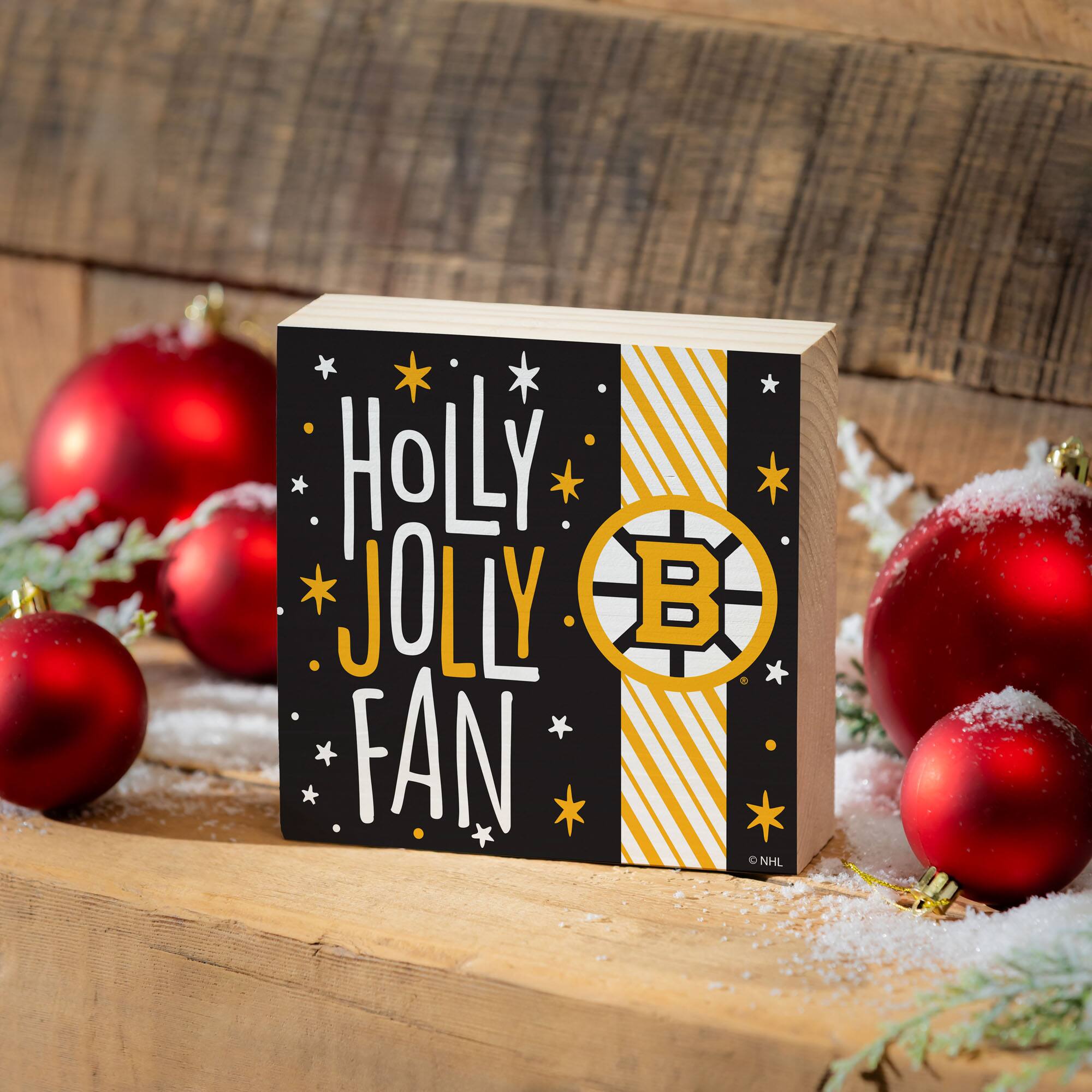 HOLLY JOLLY FAN  
© NHL