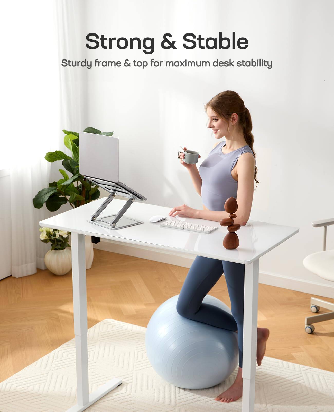 Strong & Stable  
Sturdy frame & top for maximum desk stability