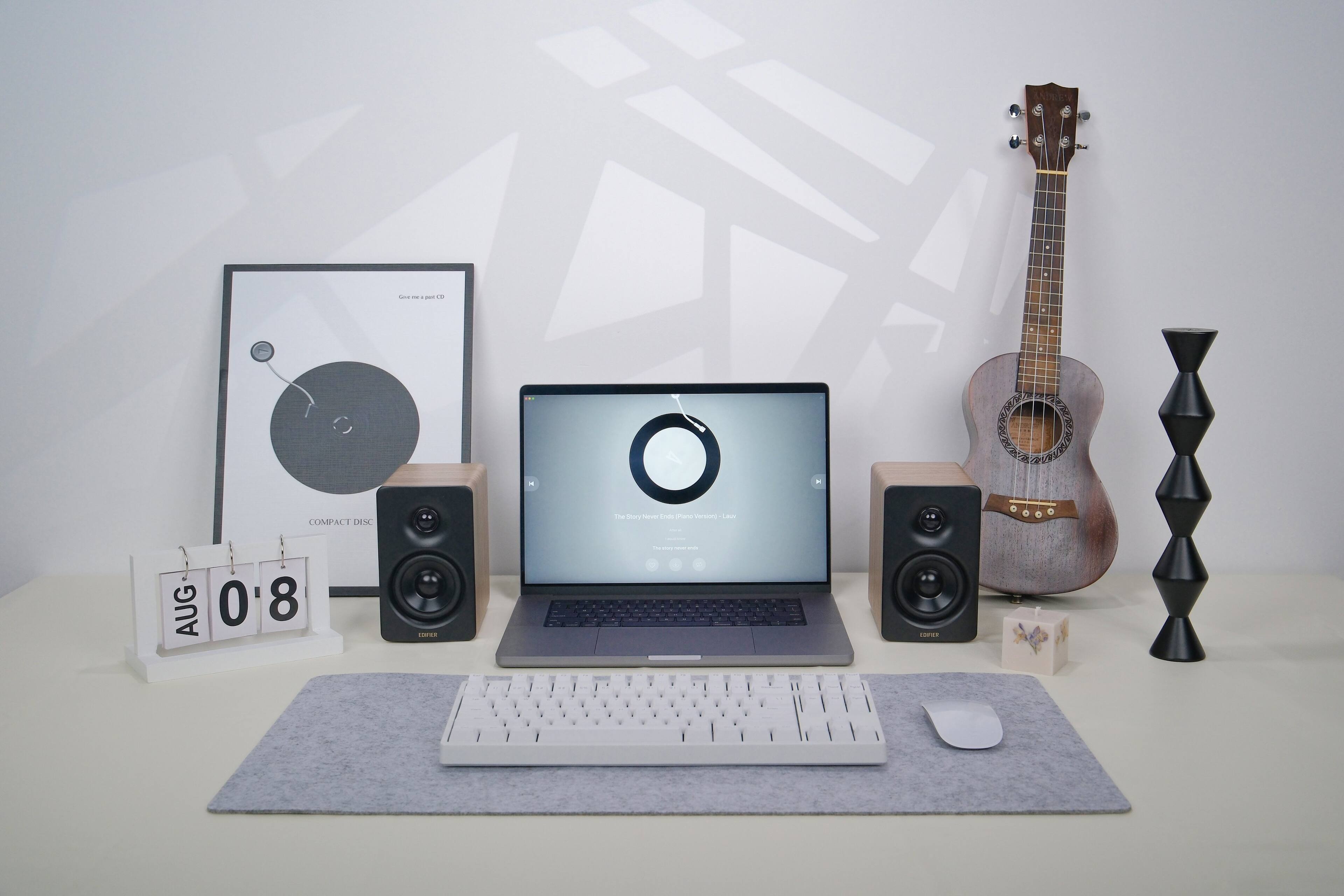 The Story Never Ends - Piano Version - Laus I - I AUG 08 - COMPACT DISC