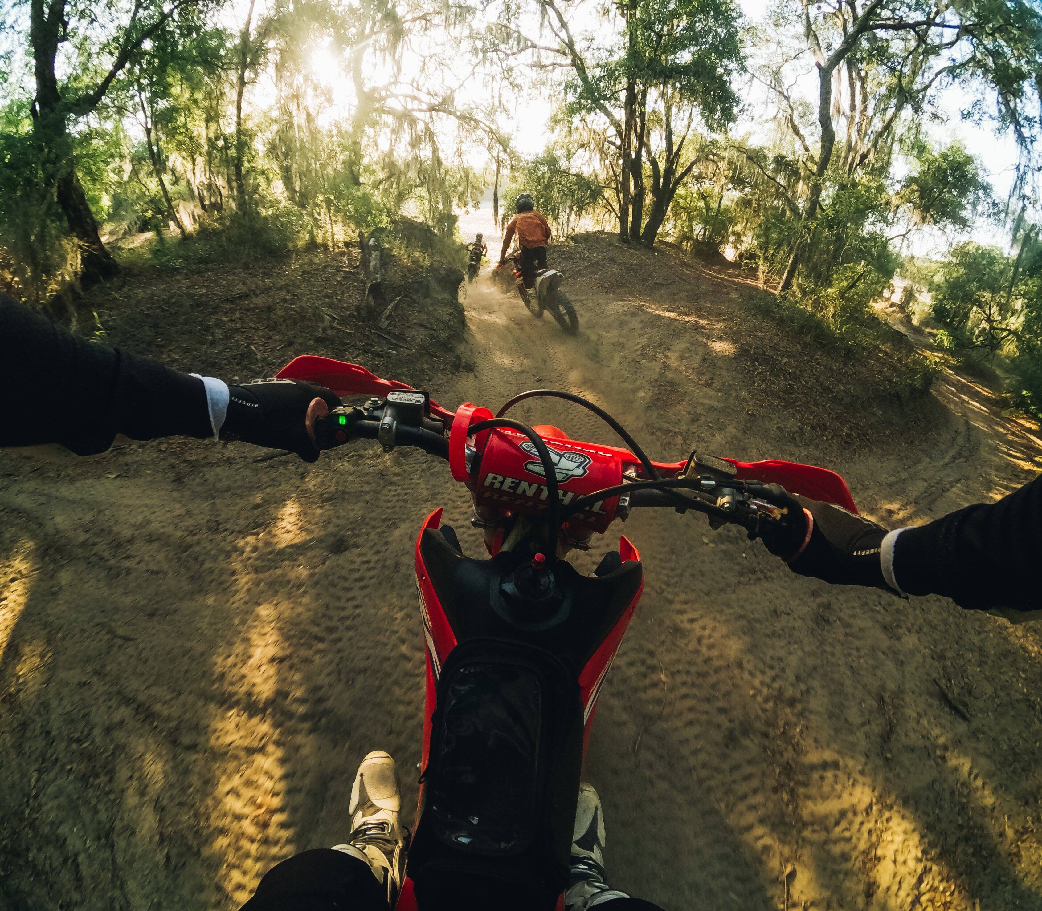 The text on the image is "Renthal".