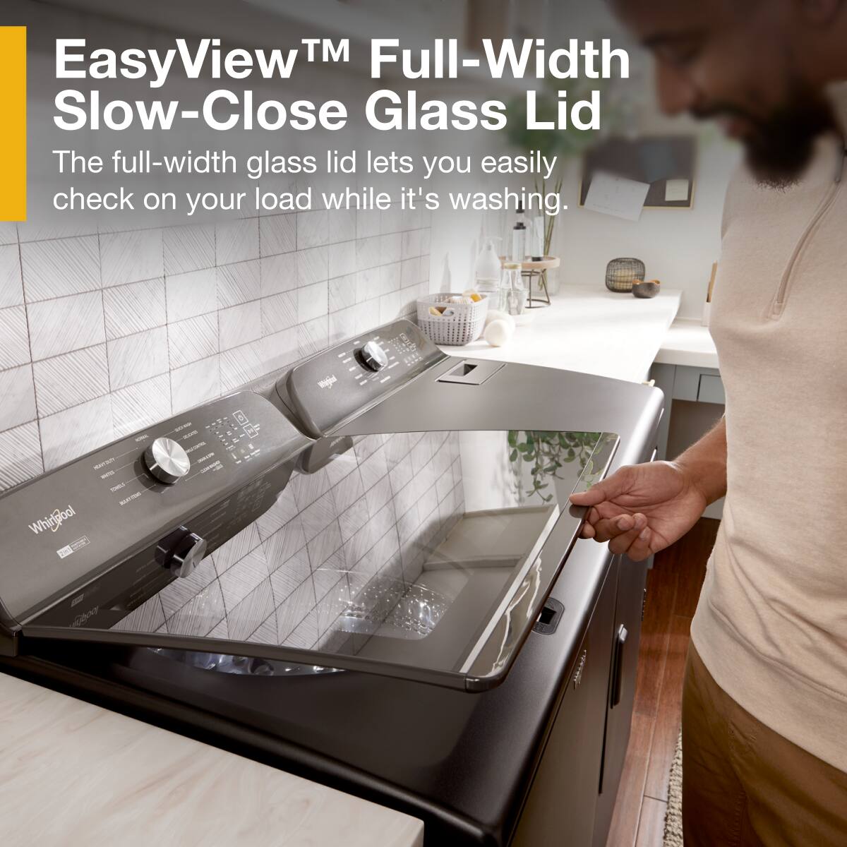 EasyView™ Full-Width Slow-Close Glass Lid

The full-width glass lid lets you easily check on your load while it's washing.