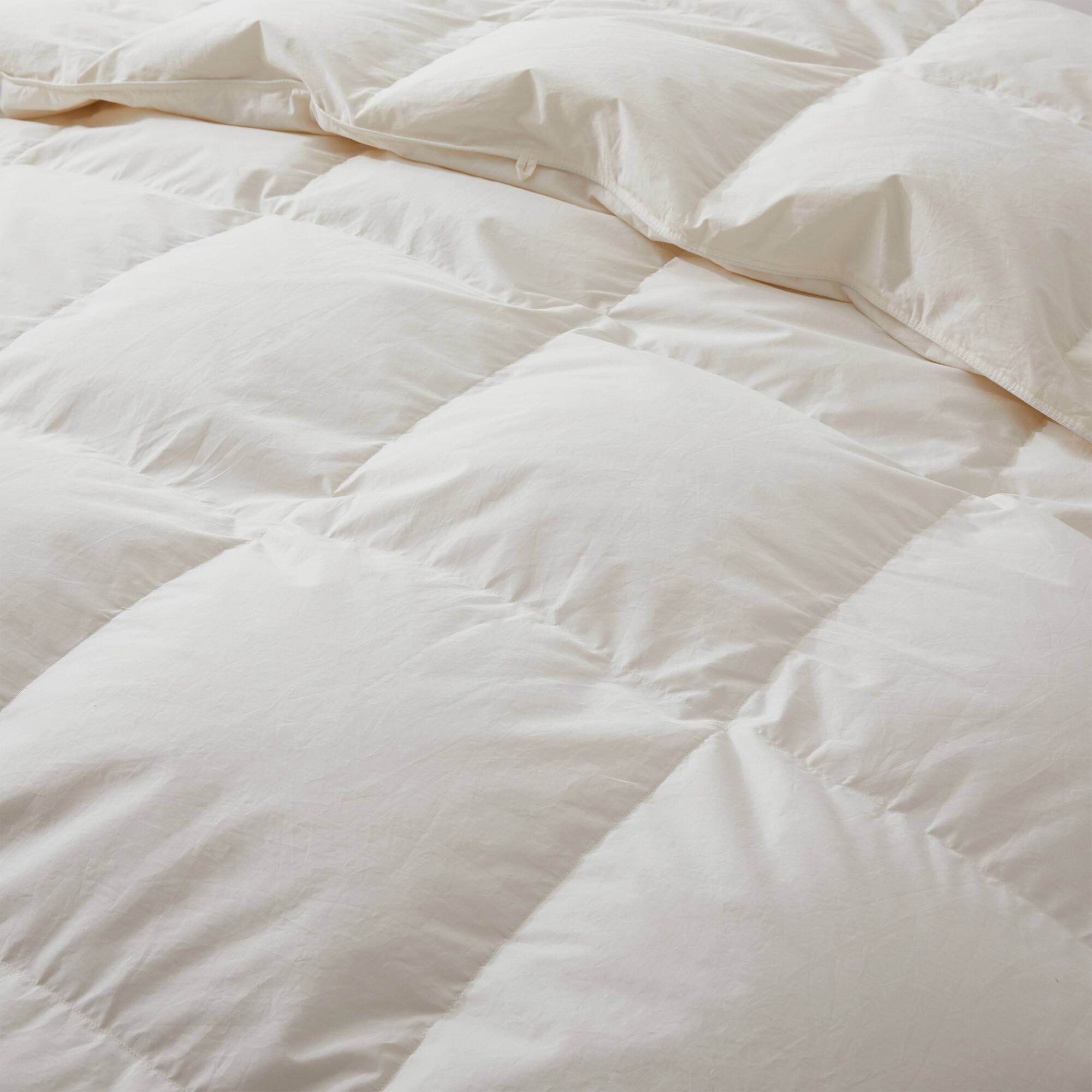 Left. Puredown - Puredown Luxurious 800 Fill Power 100% Organic Cotton 90% Down Comforter Duvet Insert, Medium Weight, King - Medium Weight.