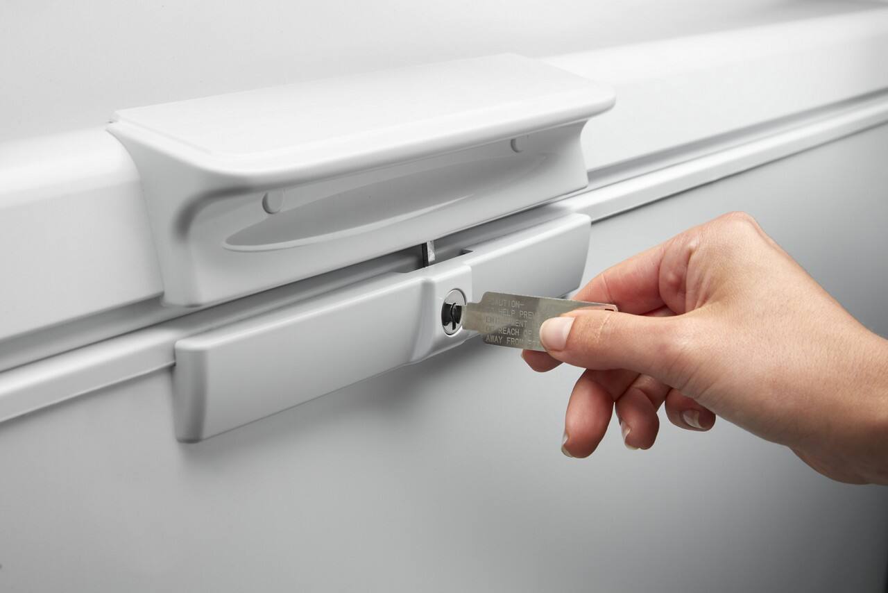 CAUTION - HELP PREVENT ENTRANCE OF REACH OF CHILDREN AWAY FROM