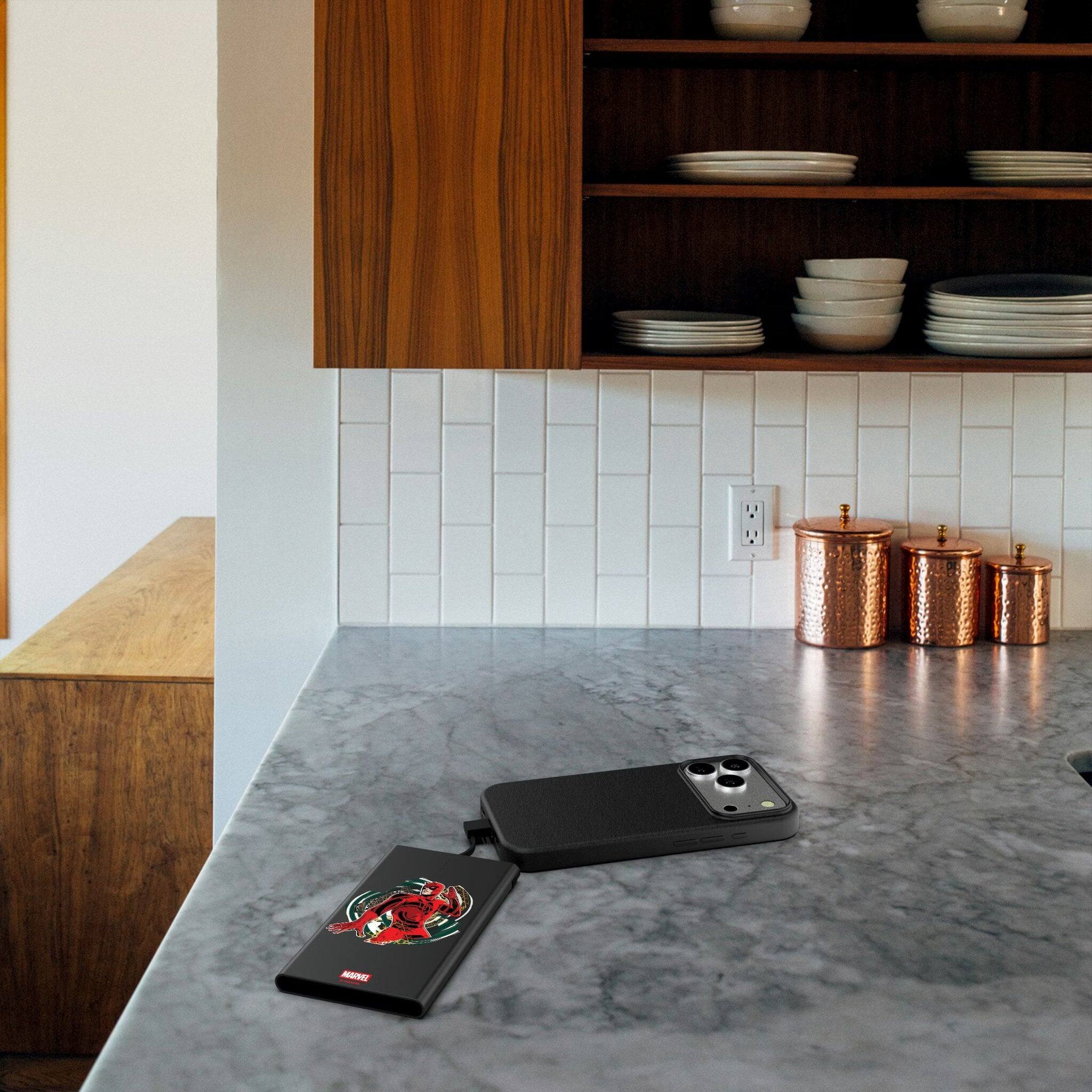 Back. Keyscaper - Marvel Badge 5000mAh Flat Powerbank - Daredevil 2.