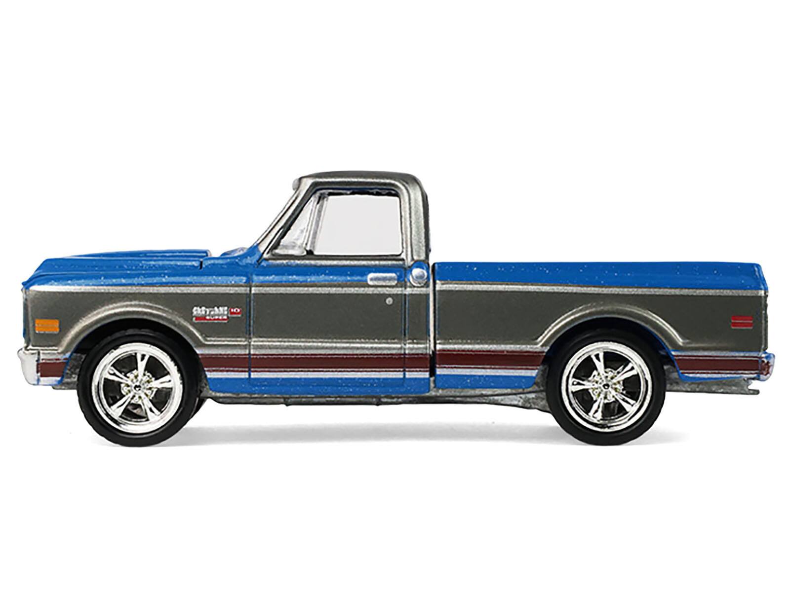 Angle. Greenlight - 1972 Chevrolet Cheyenne C10 Short Bed Pickup Truck Electric Blue Gunmetal Gray Metallic Greenlight 1/64 Diecast - Blue.