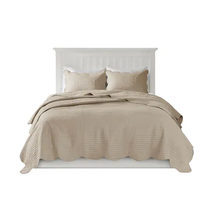 Front. Gracie Mills - Gracie Mills Salvatore 3-Piece Reversible Country-Inspired Scalloped Edge Quilt Set - Khaki.