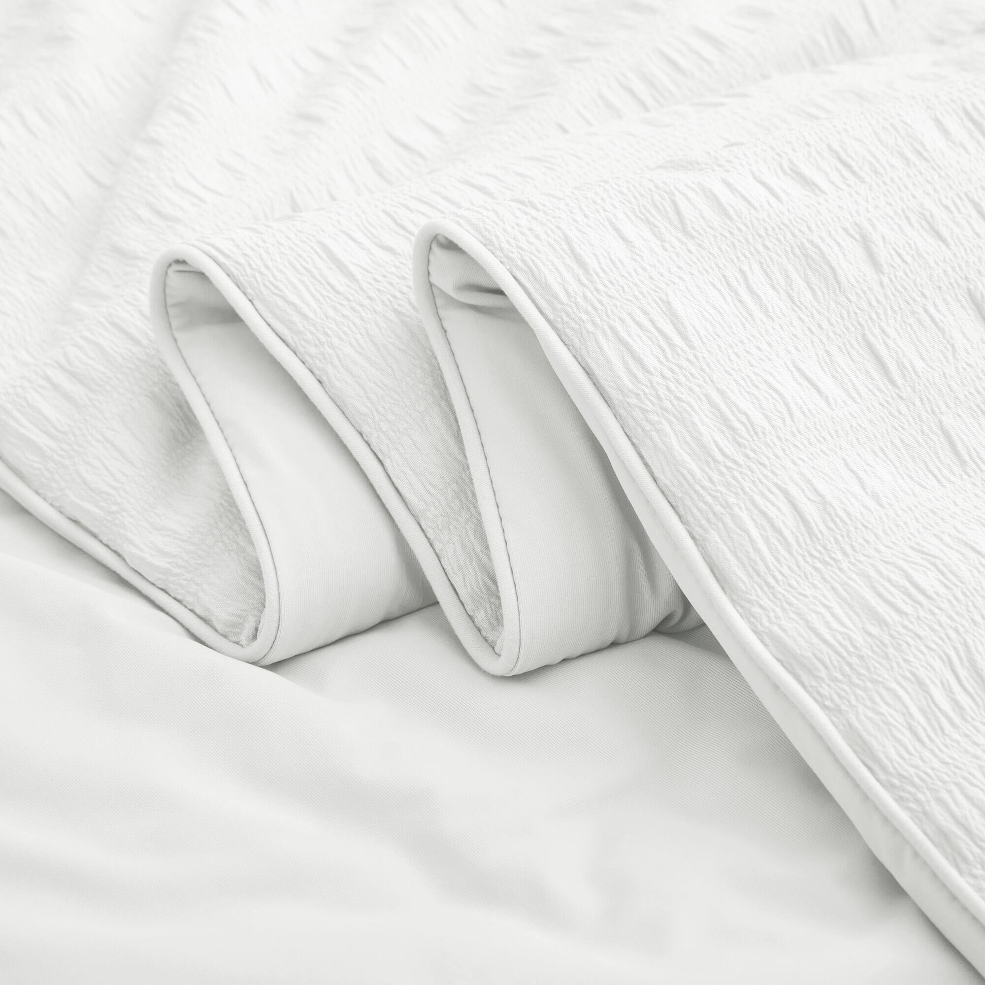 Left. Peace Nest - Peace Nest Cooling Seersucker Bed Blanket, Lightweight Comforter for Hot Sleepers, White, Full/Queen - White.
