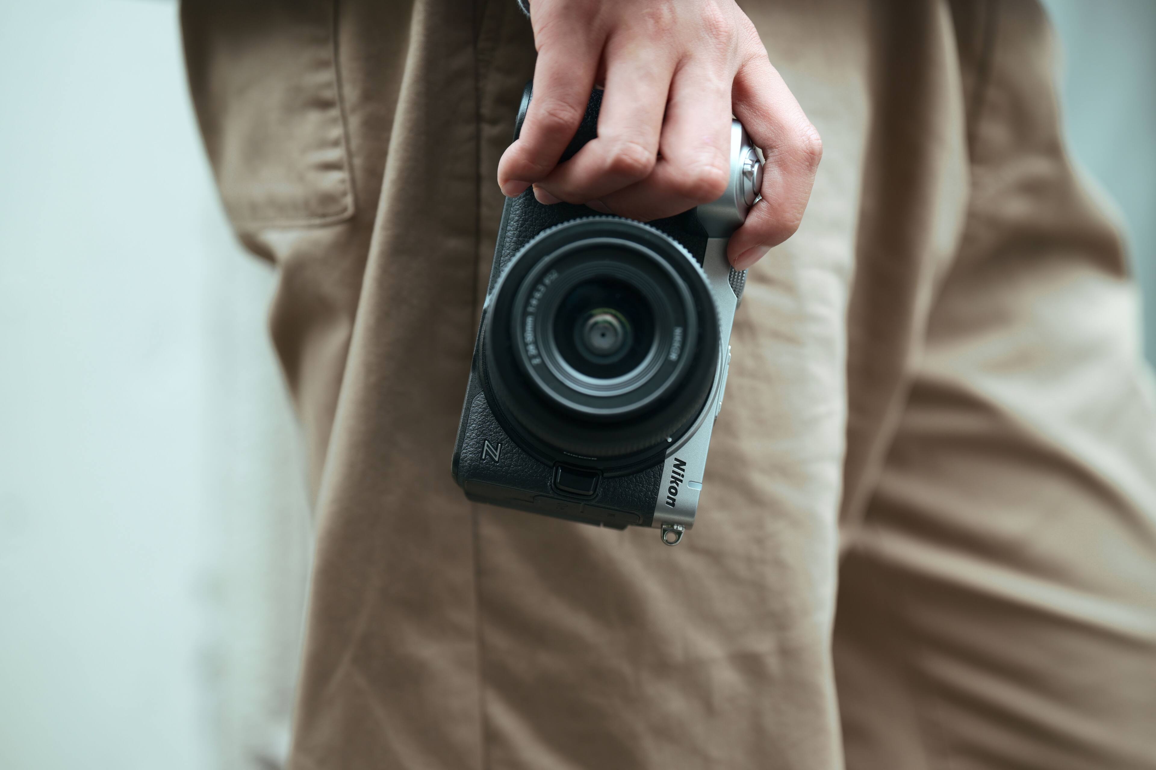 892
N
Nikon