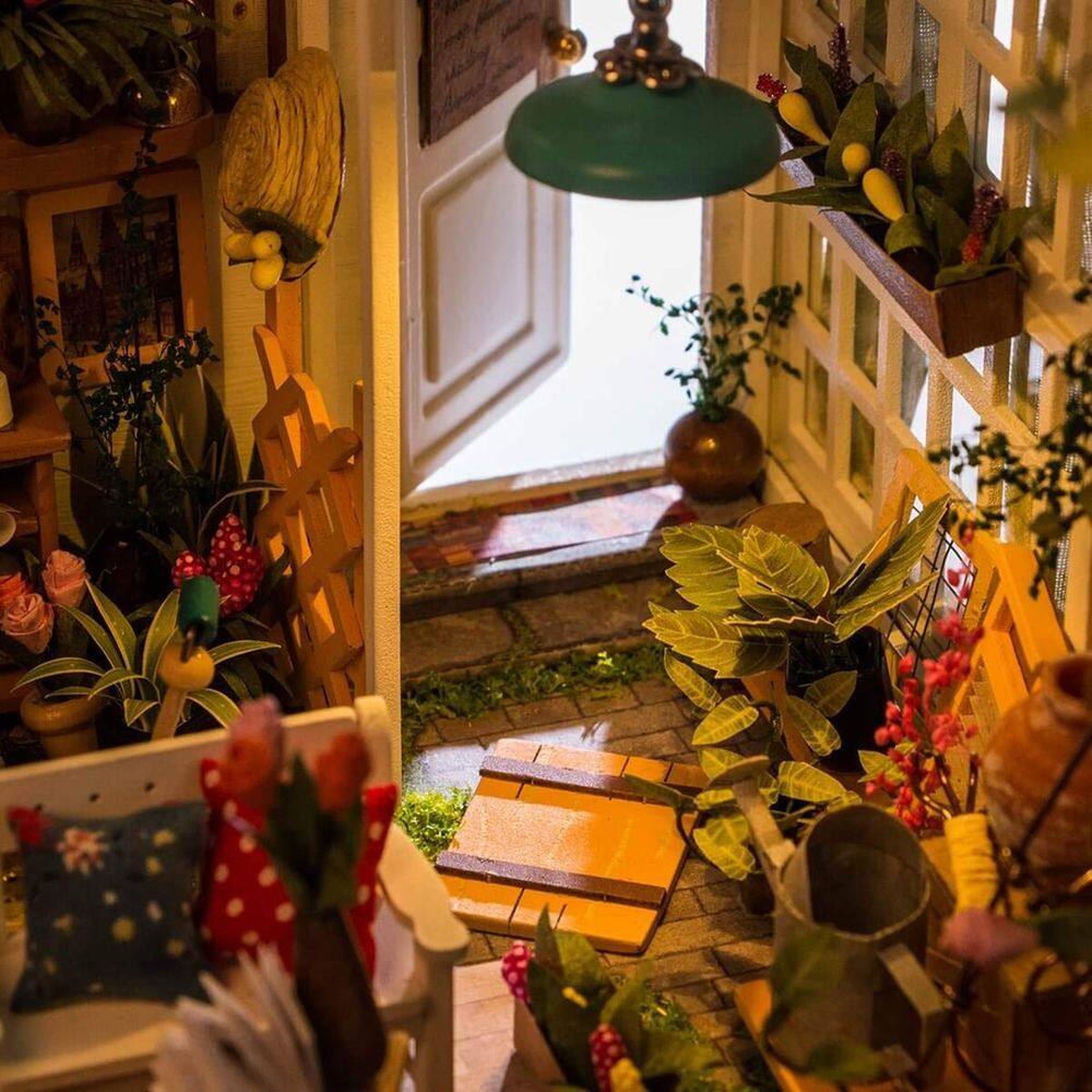 Back. 3D Puzzle - DIY 3D House Puzzle - Miller's Garden 210pcs.