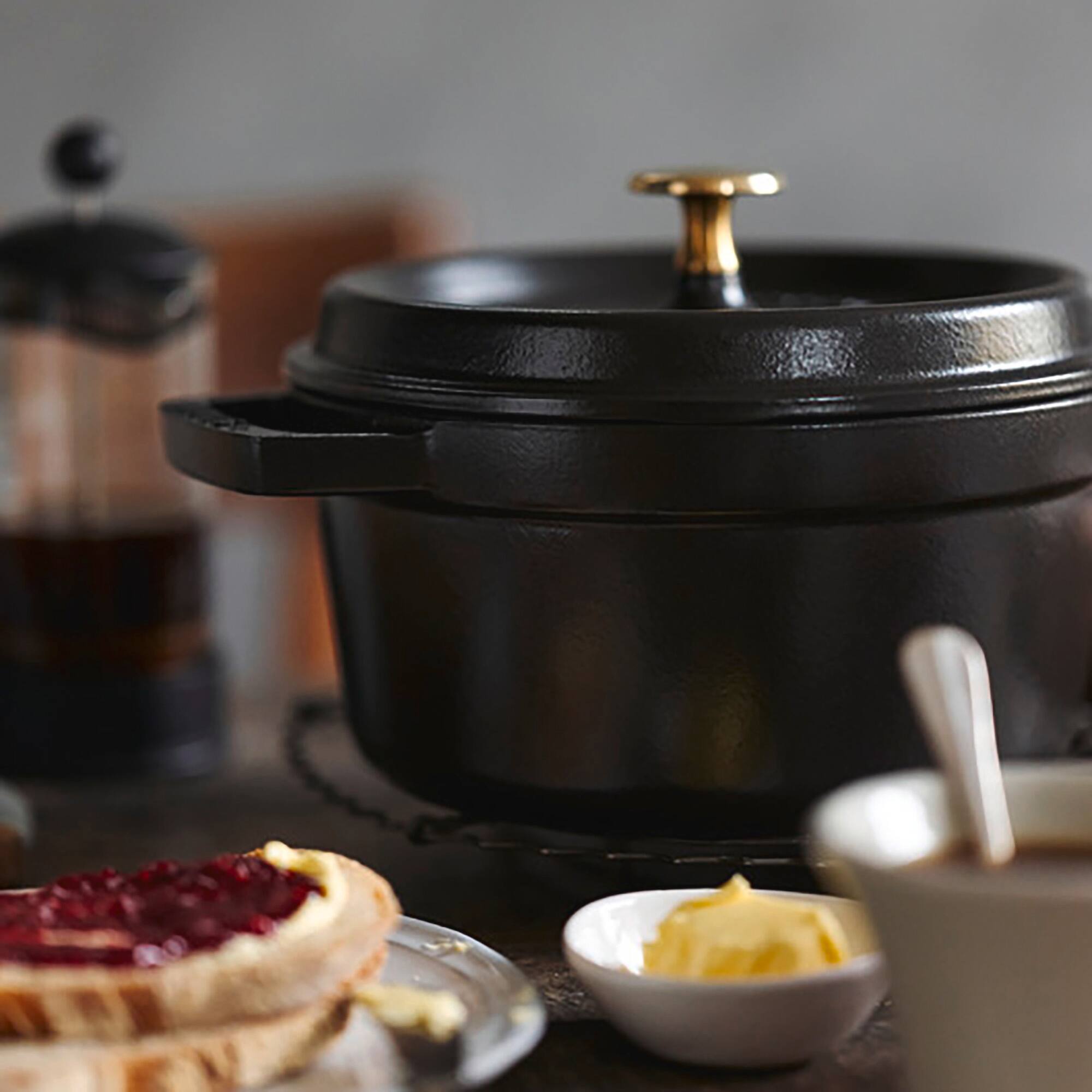 Staub Cast Iron Round Cocotte 2.75qt 8-5/8” Black - Thumbnail 3