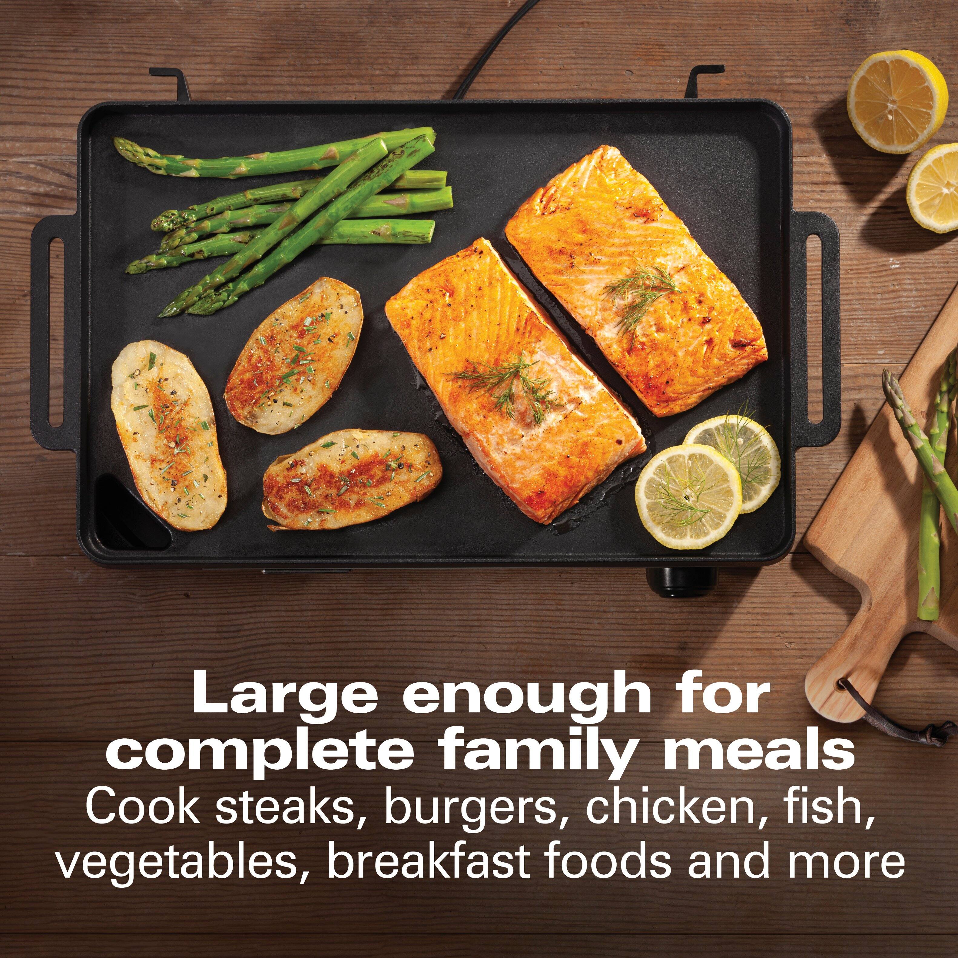 Large enough for complete family meals
Cook steaks, burgers, chicken, fish, vegetables, breakfast foods and more