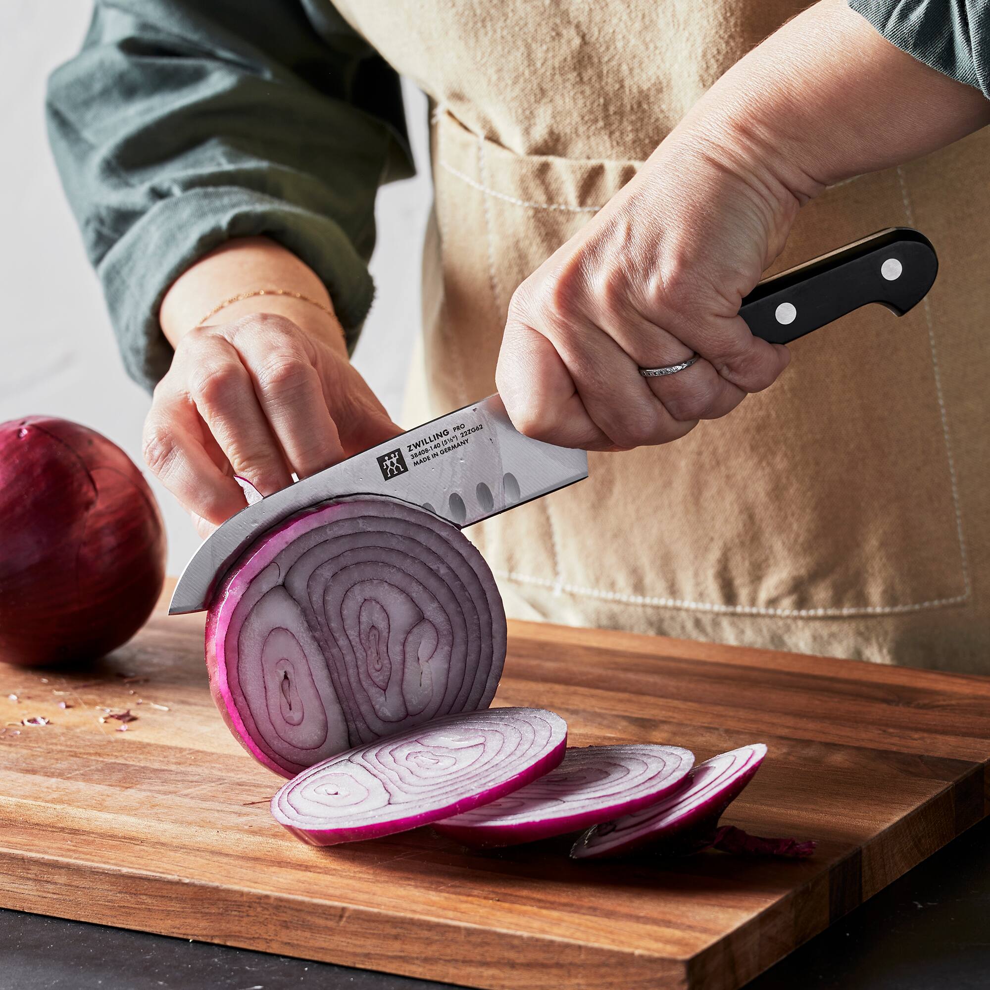ZWILLING Pro Santoku Knife - Thumbnail 5