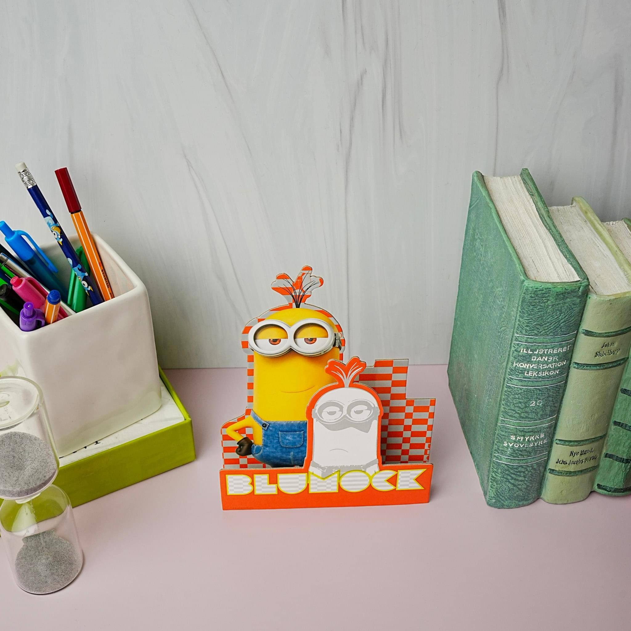 Sure, here is the corrected and grouped text from the image:

**Top Left:**
- "2 JAR ILL JOTERET"

**Center:**
- "BLOMOK"

**Top Right (on the book):**
- "ILL JSTJERET"
- "DAN3R"
- "KONVERSATION LEKSIKON"
- "20"
- "SMYRKE"
- "AVGAVLSE"
- "DAN3R"
- "LEKSIKON"

**Bottom Right (on the book):**
- "BLOMOK"
- "Nye Med"
- "Jens Fogh"

**Bottom Center (on the book):**
- "BLOMOK"