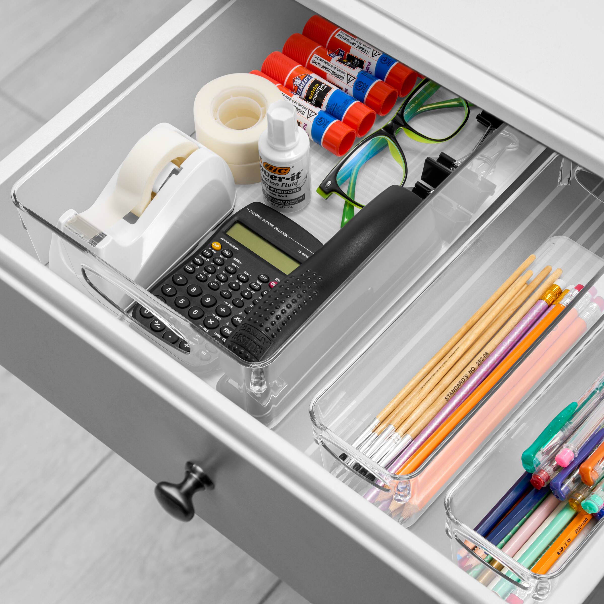 Sure, here is the corrected and grouped text from the image:

---

- - - E - - -  
ARE - - - I MER V  
4 CORnr - 2 51 E 8 d ver-if  
sn Fluid i CPEED - - : - - -  
- - _ - - - - -- - - - a - a - - - yo - - - -T 7 - an d . - 4 . - T. - - 4 . - . - 3 2 a . . - . 5 g 1 - - . + . V 6 - - - N  
2 . - - -- PM - - - + -  
NO STANDARIA rie :  

---

This text appears to be a mix of letters and numbers, possibly from a label or a code.