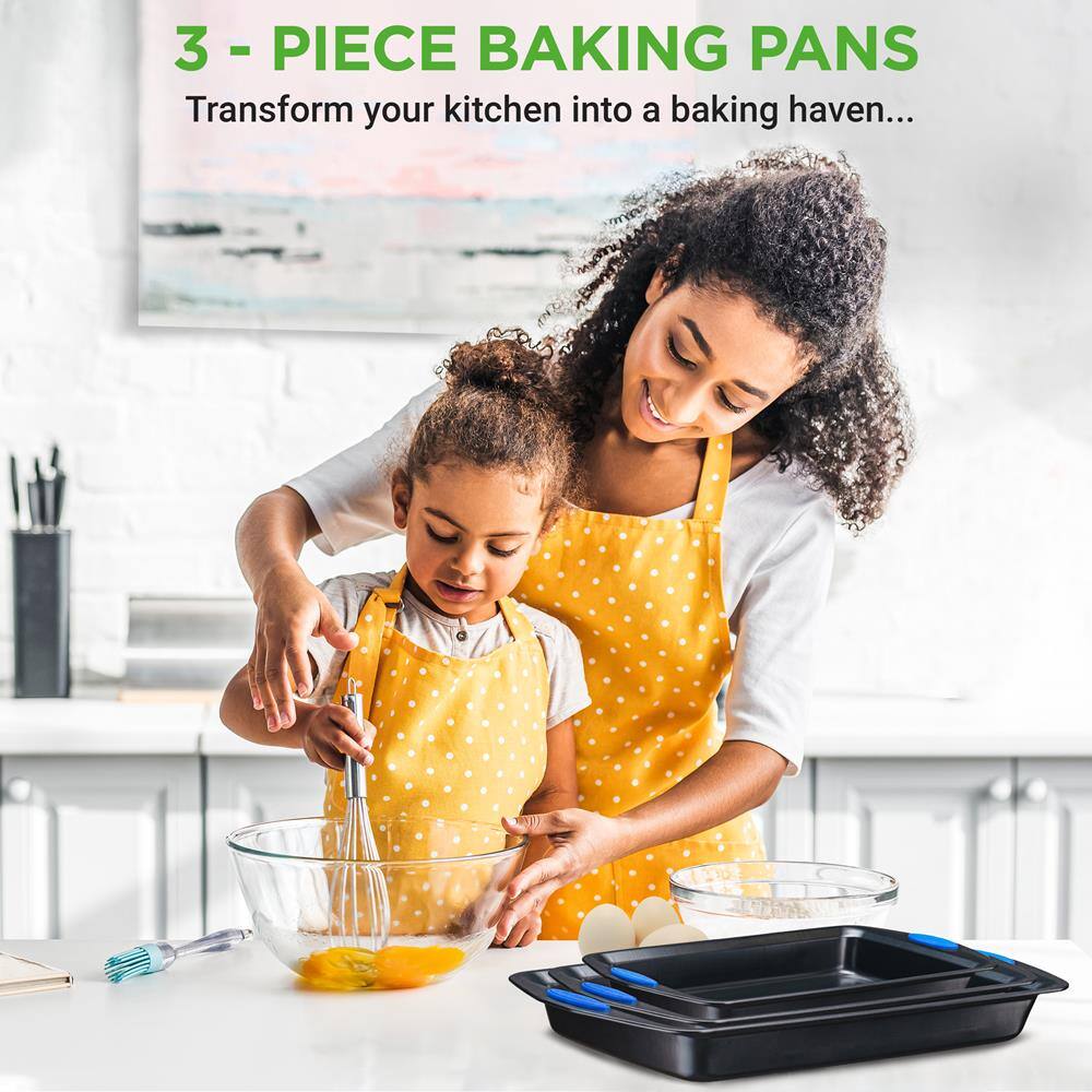 3 - PIECE BAKING PANS  
Transform your kitchen into a baking haven...