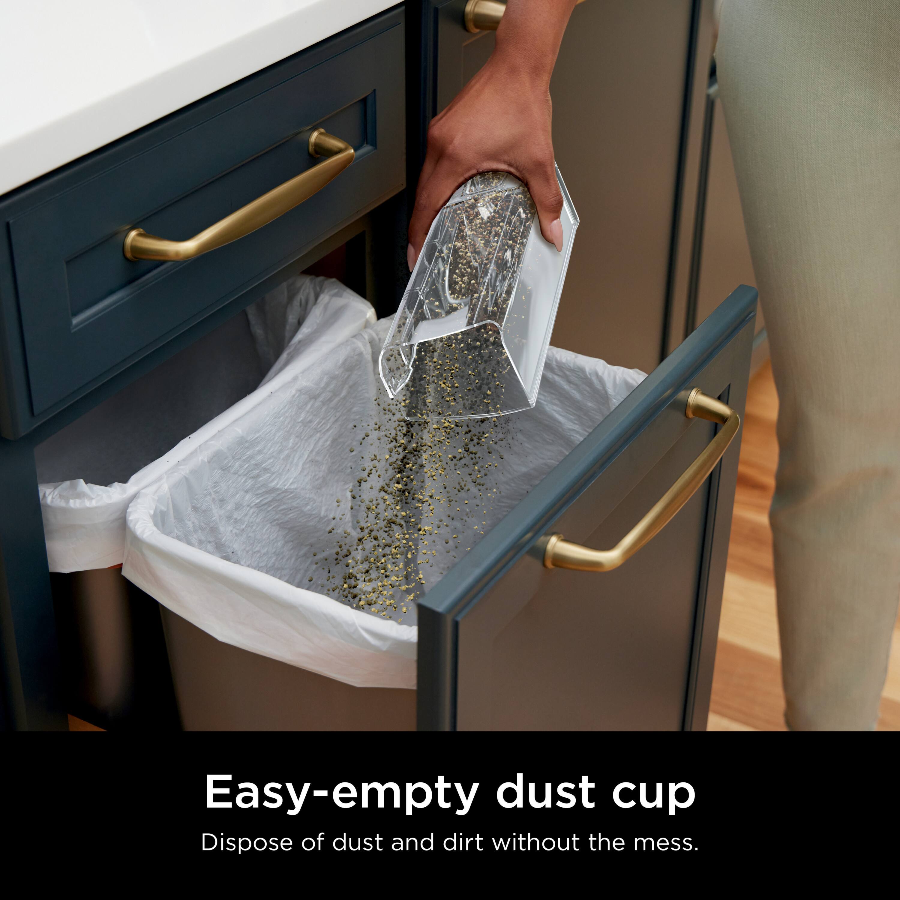 Easy-empty dust cup  
Dispose of dust and dirt without the mess.