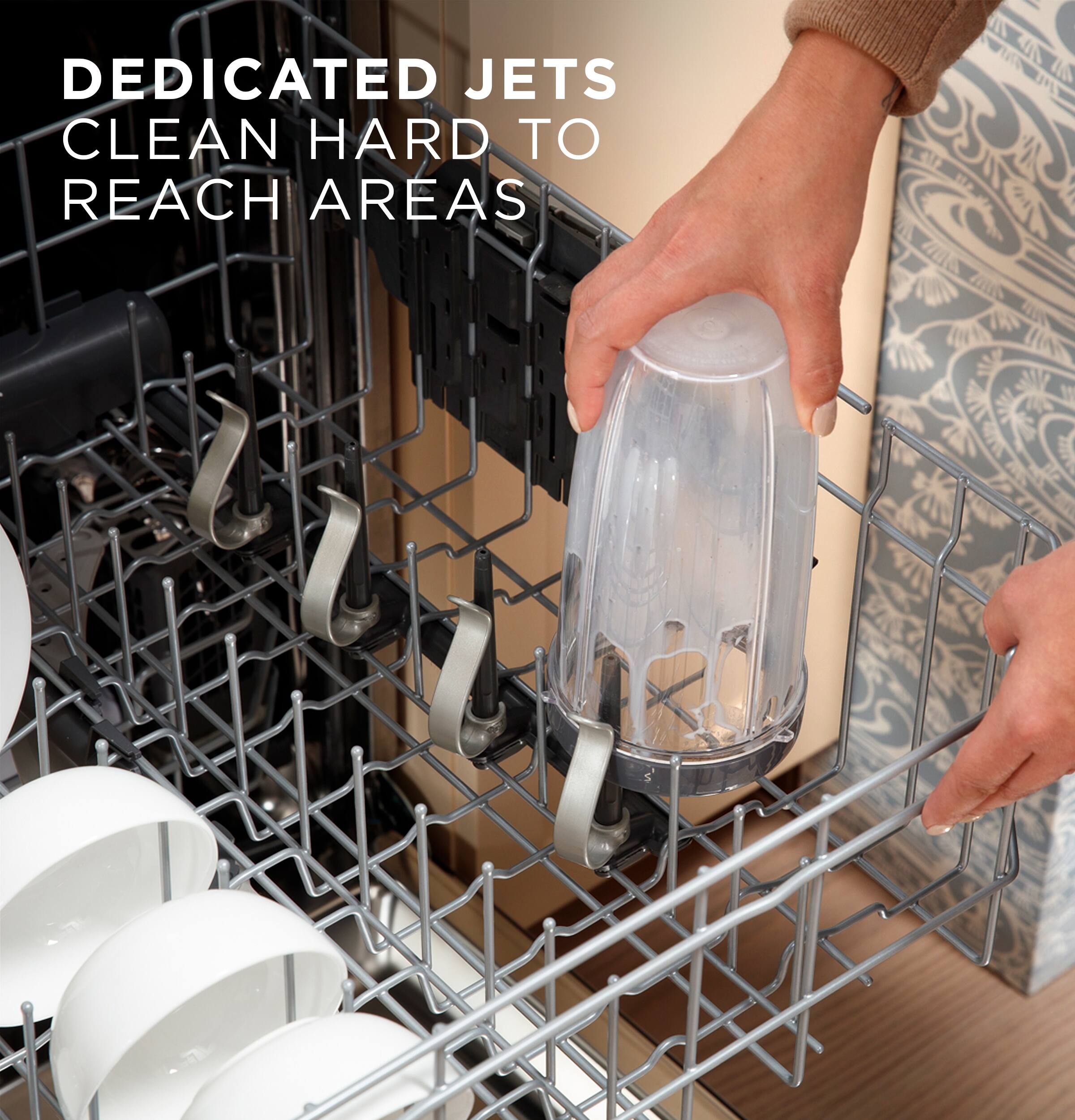 Dedicated jets clean hard to reach areas.